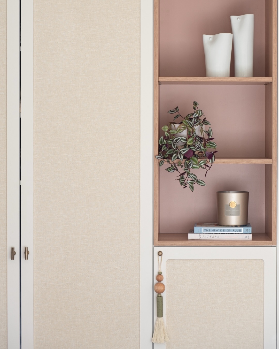 Little details, big impacts 🌟
You won’t believe the shift that happens when you focus on the little things. The right cushion, a scented candle that forsters good memories, or a cosy lamp can completely reset the vibe.
Here’s why small touches make a massive difference:
✨ Texture & Warmth:
Soft throws and rugs don’t just look good—they make your space feel lived-in and welcoming.
✨ Mood Lighting:
Forget the big light. A small lamp or candle creates an instant cocoon. It’s about atmosphere, not just illumination.
✨ Your Story:
Small ornaments and art reflect you. They turn a house into a unique home.
✨ Well-being:
A thoughtfully decorated space calms the mind and boosts your energy.
👉 Swipe to find your next inspiration! Which detail is your favorite? Let me know in the comments !
📸 @delphine_depledt
#homedecor #interiordesign #cozyhome