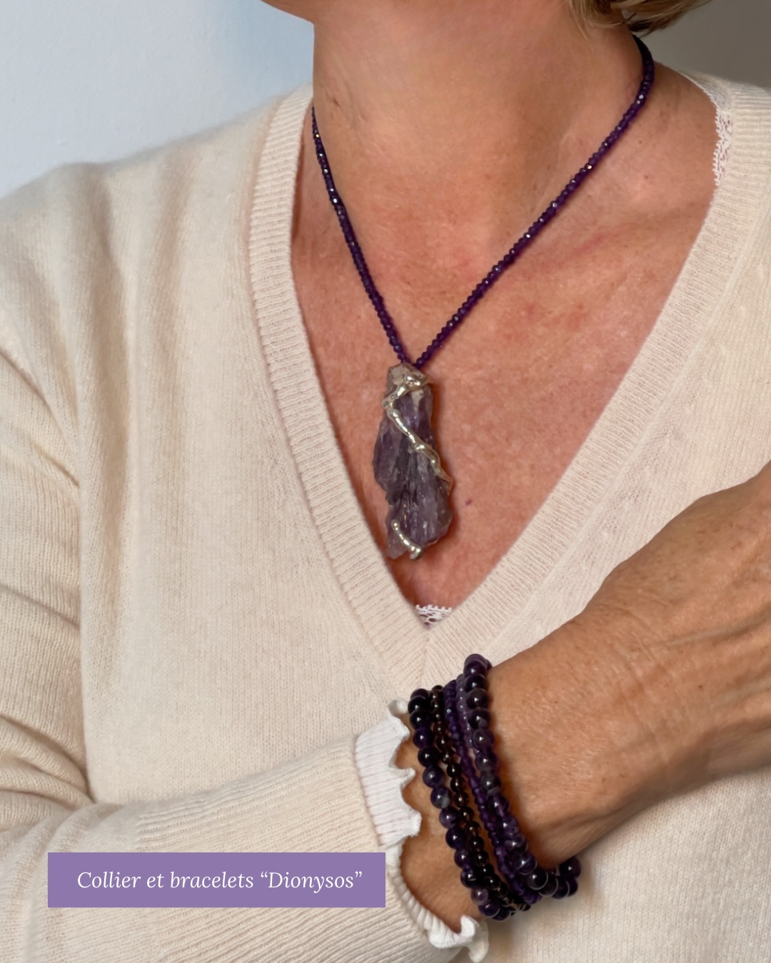 Collection création bijou signée Elizabeth Contal - Spécial fêtes 🎁 Les fêtes approchent et la magie s’invite dans les pierres
J’ai crée spécialement une collection de bijoux en pierres semi-precieuses, sélectionnées avec soin pour illuminer vos célébrations ✨ Chaque page révèle une nouvelle facette de cette collection pensée pour offrir beauté, énergie et émotion
Parce qu’un bijou est une intention, un plaisir , un désir, une vibration. En vous souhaitant un très beau mois de décembre ✨
Pièces uniques faites mains
Pour tous renseignements sur la livraison veuillez me contacter directement par message privé
www.elizabethcontal.com
#fetesdenoel #calendrierdelavent #elizabethcontal