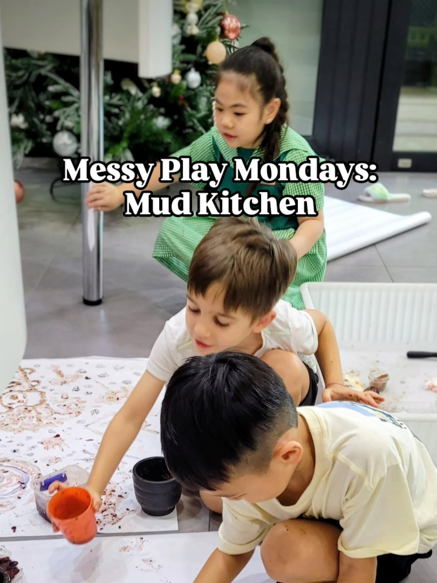 Messy Play Mondays | Mud kitchens are oh so fun when we make natural dyes! Colour me a sweetly-scented rainbow of nutrition with beetroot, cocoa, kale and blueberries!
#messyplay #mondays #reggioemillia