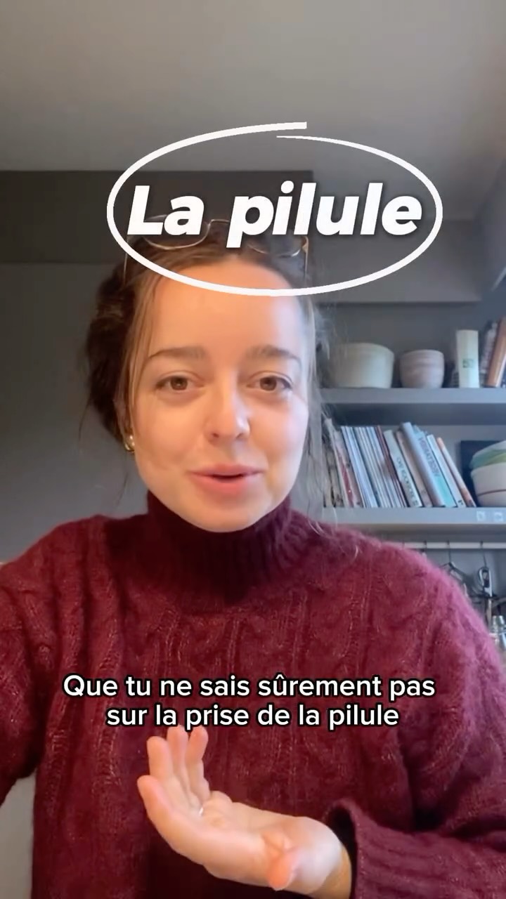 Pourquoi la pilule crée des carences ?
👇
Quand tu prends la pilule, ton foie doit la métaboliser tous les jours.
Et pour faire ce job, il utilise en priorité :
Les vitamines B
Le magnésium
Le zinc
Le sélénium
Résultat : sur le long terme, tu peux te retrouver avec moins de nutriments disponibles… alors que ton corps en a JUSTEMENT besoin pour ton énergie, ta thyroïde, ta peau, ton cycle, ton humeur etc
⚠️ Même les pilules progestatives n’ont rien à voir avec la progestérone naturelle.
Et n’offre donc pas la même fonction protectrice que la progesterone naturelle : qui soutient ton métabolisme, ta thyroïde, ton sommeil etc
Tu as arrêté la pilule il y a plusieurs mois et tu te retrouves avec tout un tas de symptômes ?
🫶 Ecris AIDE et on se retrouve en mp !
——
*PS : La pilule peut tout à fait te convenir (contraception ou parce que tes symptômes étaient trop compliqués à vivre avec des cycles naturels ) et c’est super si c’est le cas
**PS : N’oublie pas de t’abonner ! 🙌🔔