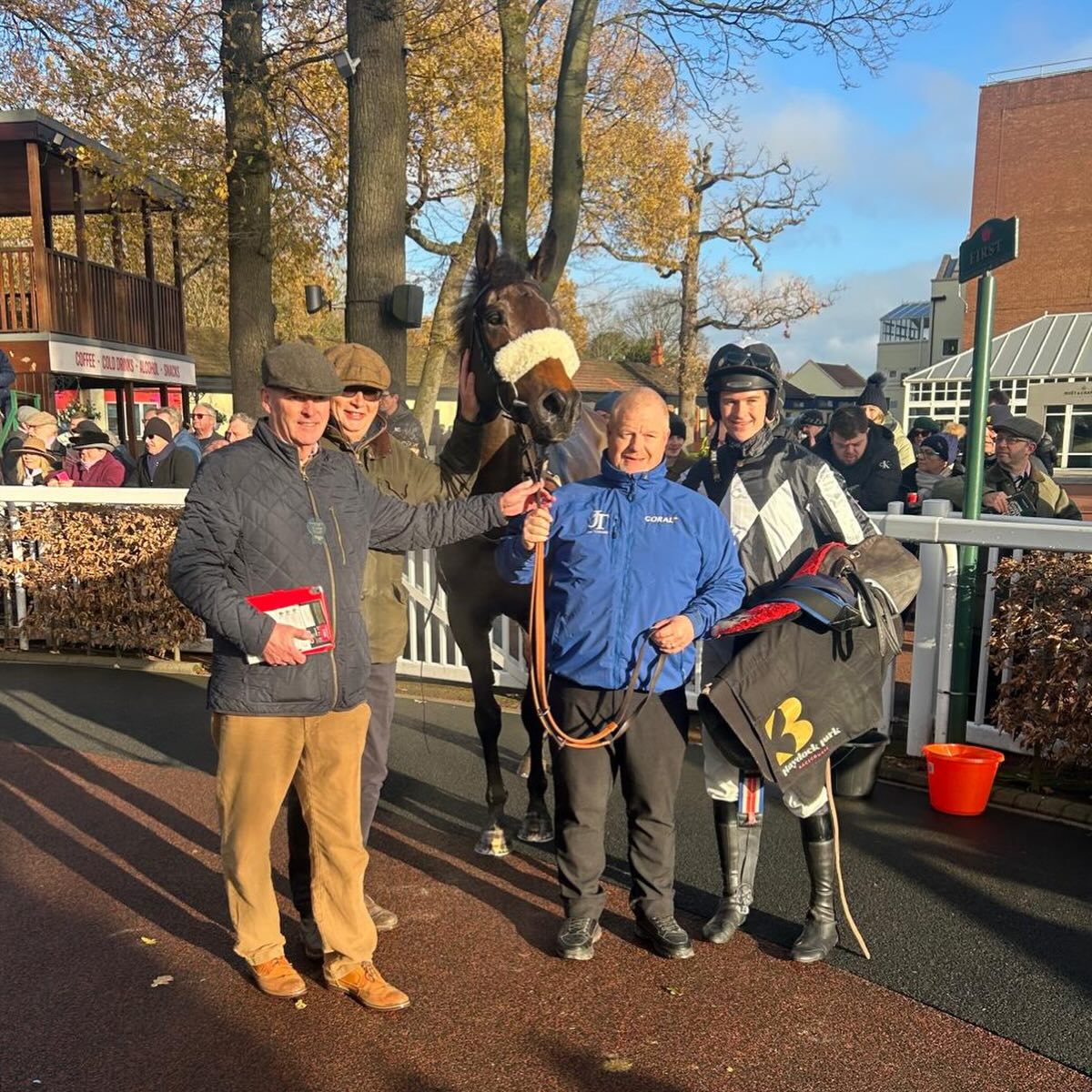 Great week so far with 3 winners 🌟
Wednesdays winner Western Knight @haydockparkracecourse under @brendanp1995 for The Wychwood Partnership 👏🏻
Non Stop @wincantonraces yesterday for Matt, Mick and Tony 👏🏻
Followed by U Can’t Be Serious @exeterraces under @freddiegingell11 for owner Sax 👏🏻
@coralofficial
@dodsonhorrell
@doyle_racing