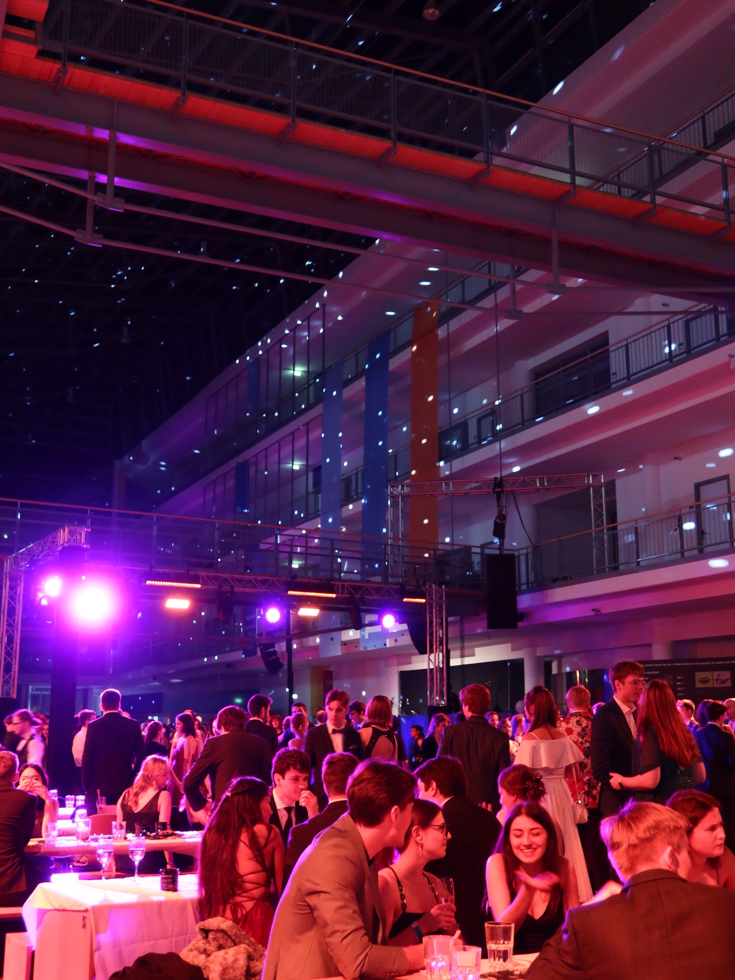 Der Winterball der TUM gehört für uns inzwischen zu den Abenden, auf die wir uns jedes Jahr freuen. ❄️✨
Seit mehreren Jahren unterstützen wir dieses Event und jedes Mal erleben wir, wie viel Freude entsteht, wenn Menschen zusammenkommen, sich bewegen und Neues ausprobieren.
Ein Abend voller Leichtigkeit, Begegnungen und gemeinsamer Momente. Wir sind gerne wieder dabei gewesen und freuen uns auf das nächste Mal.
#winterball #tum #advicon #tanz #arbeitsleben #community