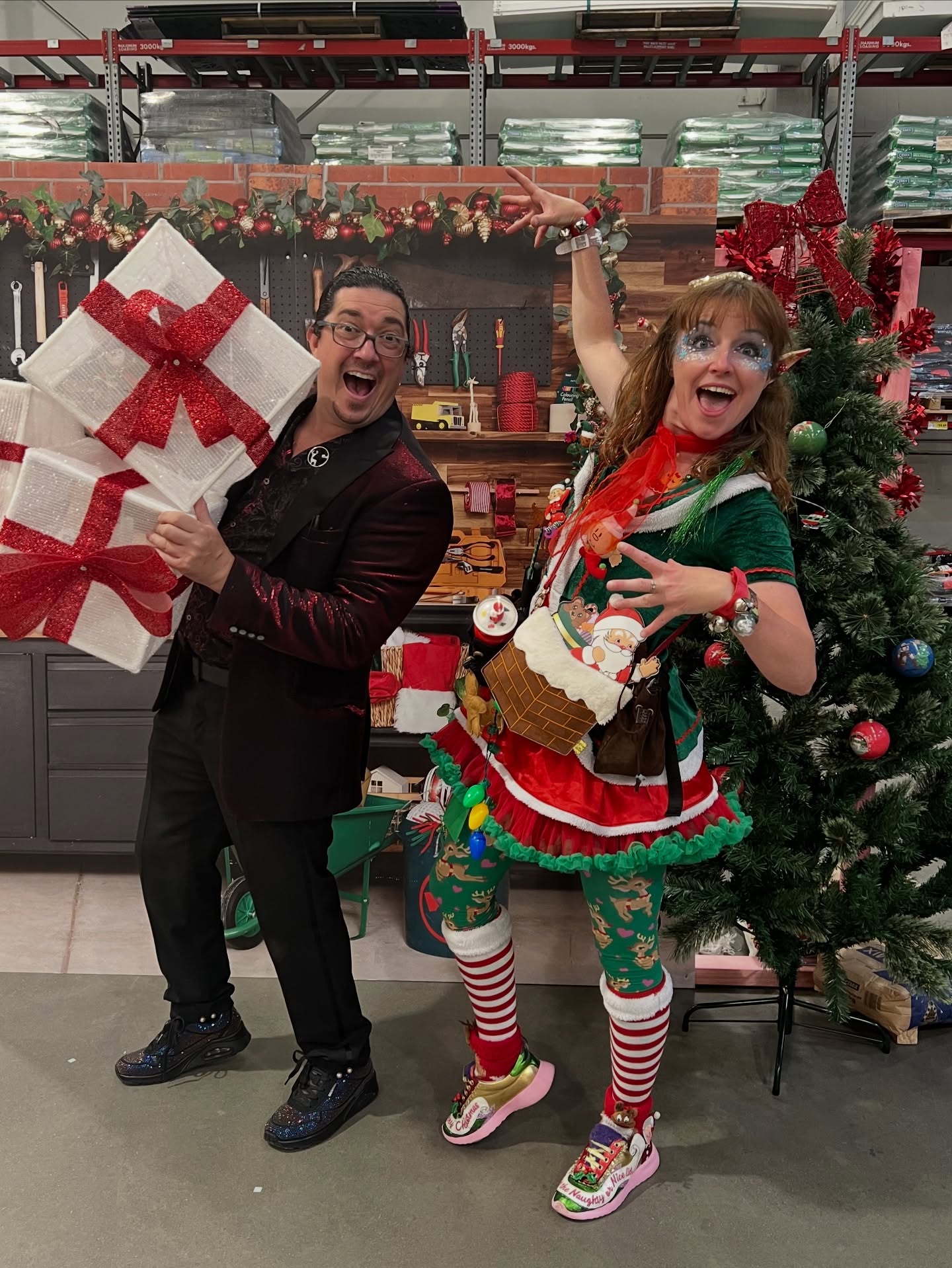And we’re off to add some Xmas cheer and magic. Awesome performing with this one. The one and only sparkle spell aka @magicmonaandfriends