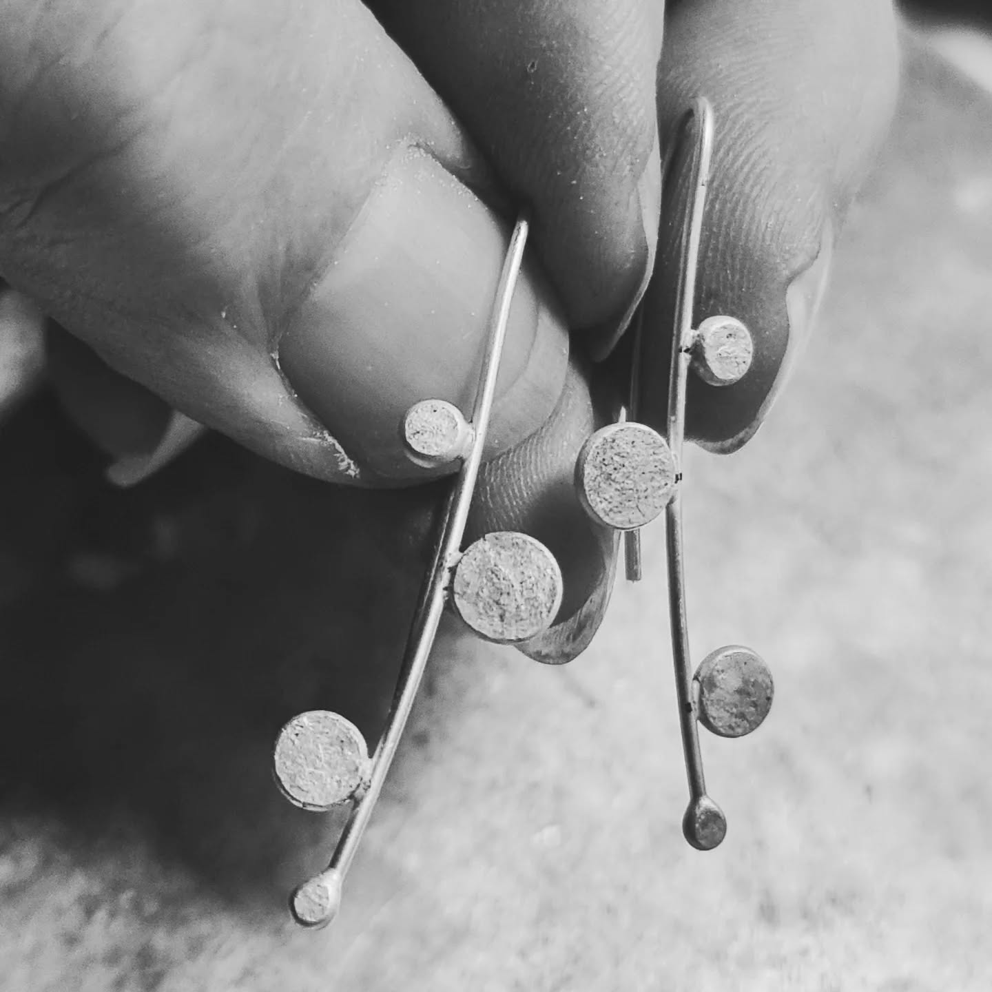 Travail en cours : nettoyage et polissage à venir. Un style contemporain épuré et facile à porter avec tout 😀
WIP Work in Progress, now cleaning and polishing. Clean contemporary and easy to wear with everything 😀