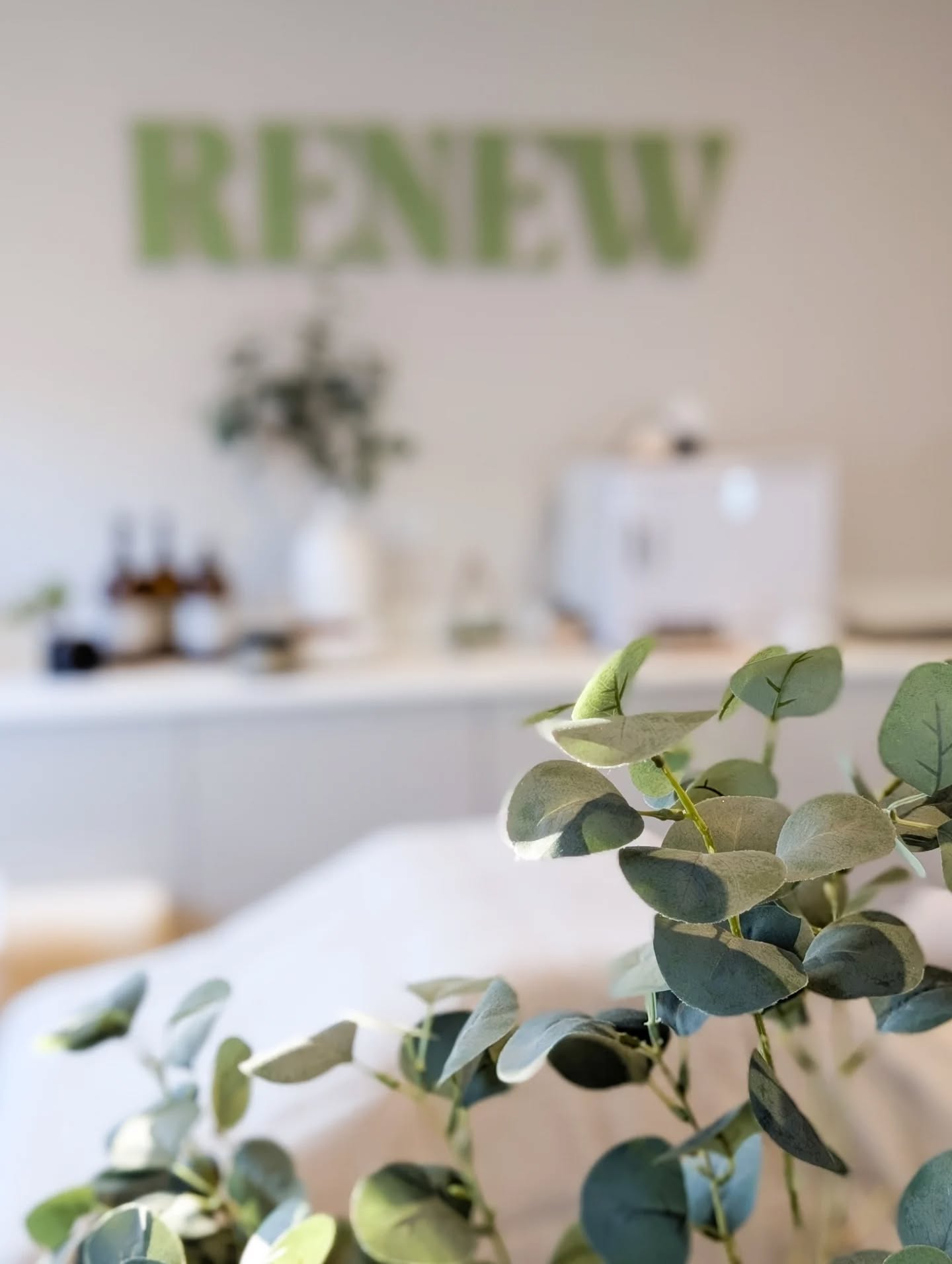 Our space.
A sanctuary for your senses.
Calm surrounds you the moment you walk in.
This space was created with intention...a quiet place to breathe again.
Welcome to Renew.
#essex #headspa #tendring #relaxation #clacton