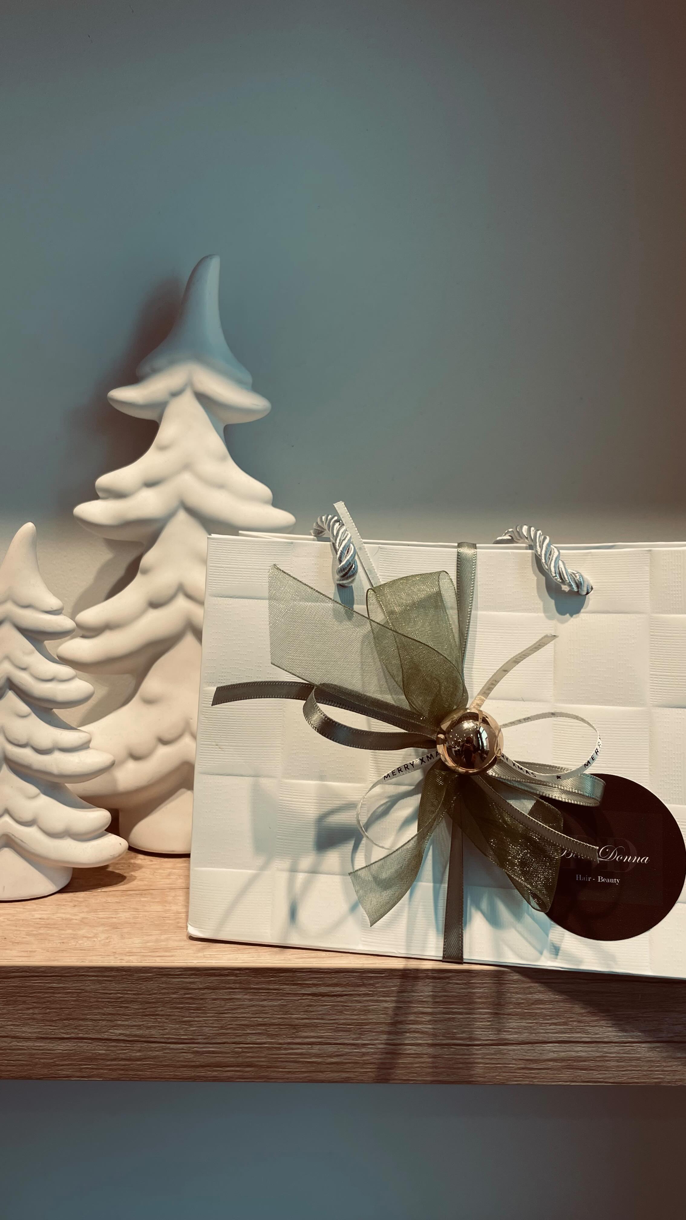Op zoek naar een mooi geschenkje voor de feestdagen?
We hebben opnieuw mooie kerstpakjes klaarstaan – ideaal als cadeautje of om jezelf te verwennen. ✨
En… kleine kerstactie:
💝 Koop je voor €50, dan krijg je er een gratis mascara bij!
Perfect als extraatje bij je pakje of lekker voor jezelf.
Wil je graag iets op maat? Dan maak ik met plezier een cadeaubon of persoonlijk kerstpakketje. 🎀
#kerstcadeau #beautysalon #kerstpakjes #cadeaubon