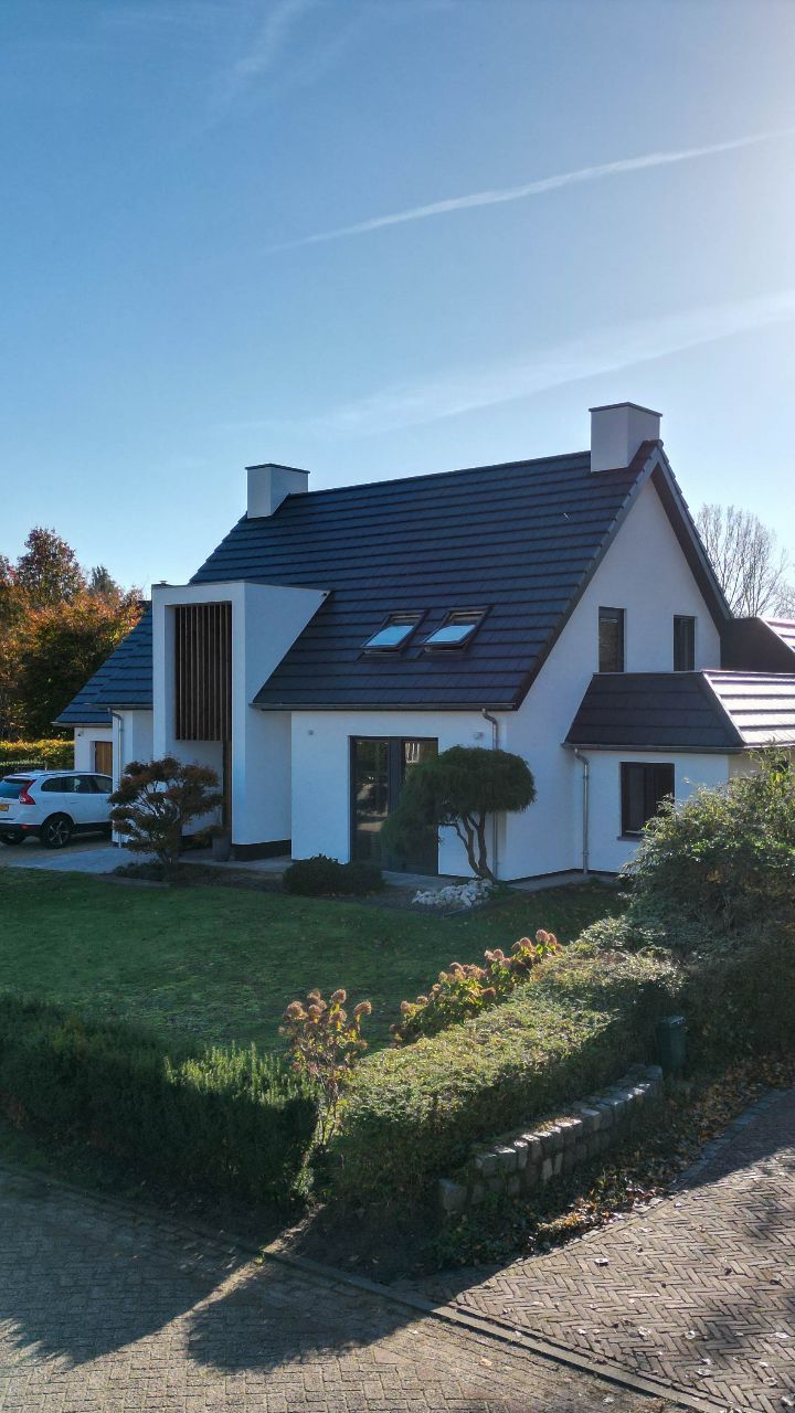 Van gevel tot statement! ✨
Dit project in Heeswijk laat perfect zien wat strak, duurzaam en hoogwaardig buitenstucwerk doet voor de uitstraling van een villa.
Met aandacht voor detail, een perfecte ondergrond en een afwerking die jarenlang mee kan, creëren we een gevel die klopt in elke lijn.
Strak. Tijdloos. Kwalitatief.
Dat is waar wij voor staan.
Voor meer info: www.delaat-qualitystuc.nl
In samenwerking met @jacobsaannemersbedrijf
Videografie @social.media.leads