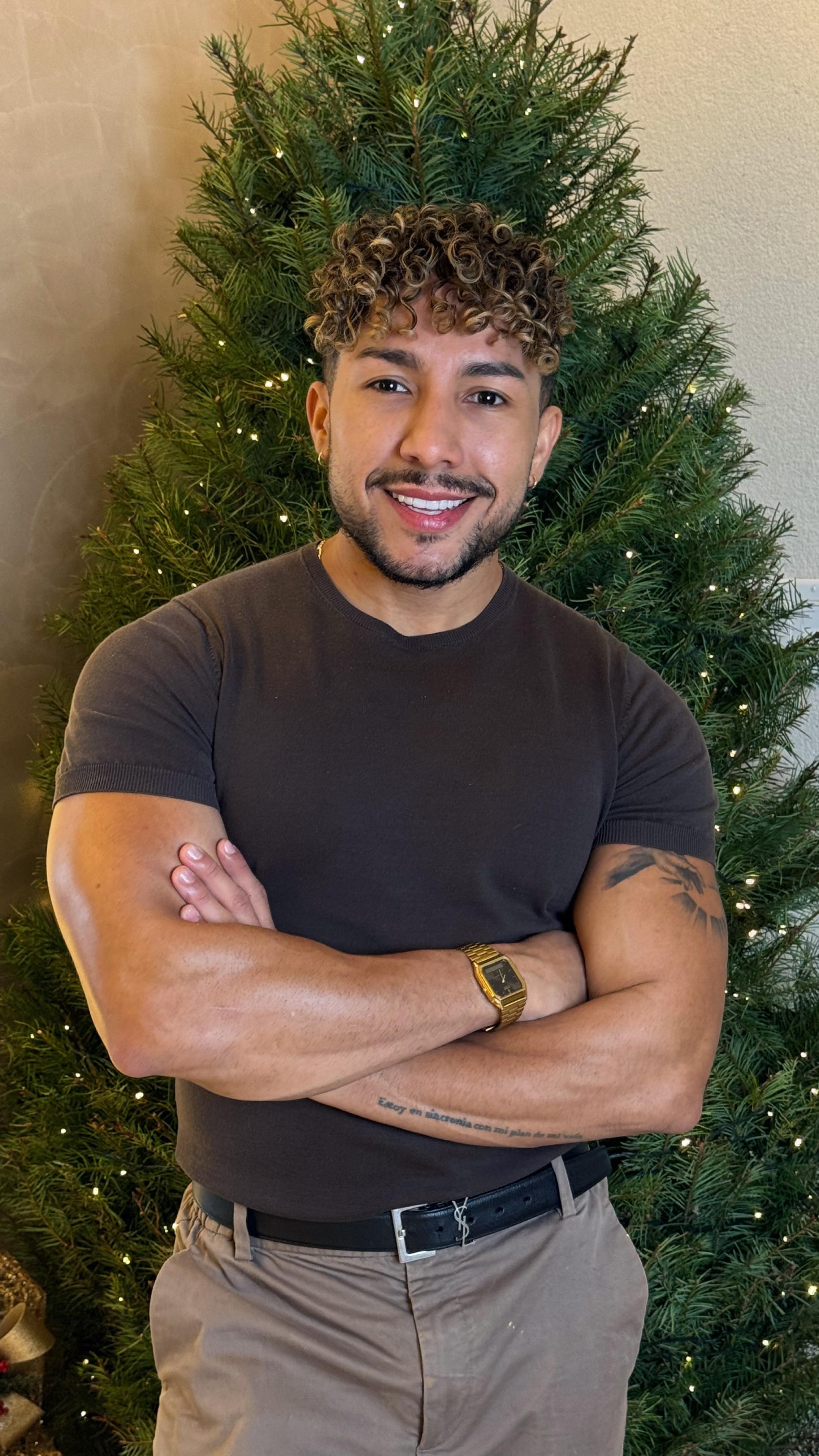 “Descubre el secreto de un cabello espectacular con nuestra valoración personalizada. ¡Tu transformación comienza aquí! Contáctanos hoy y da el primer paso hacia el look que siempre has soñado.”
#salondebellezapanama #cambiodelook #byjesustabaressalon