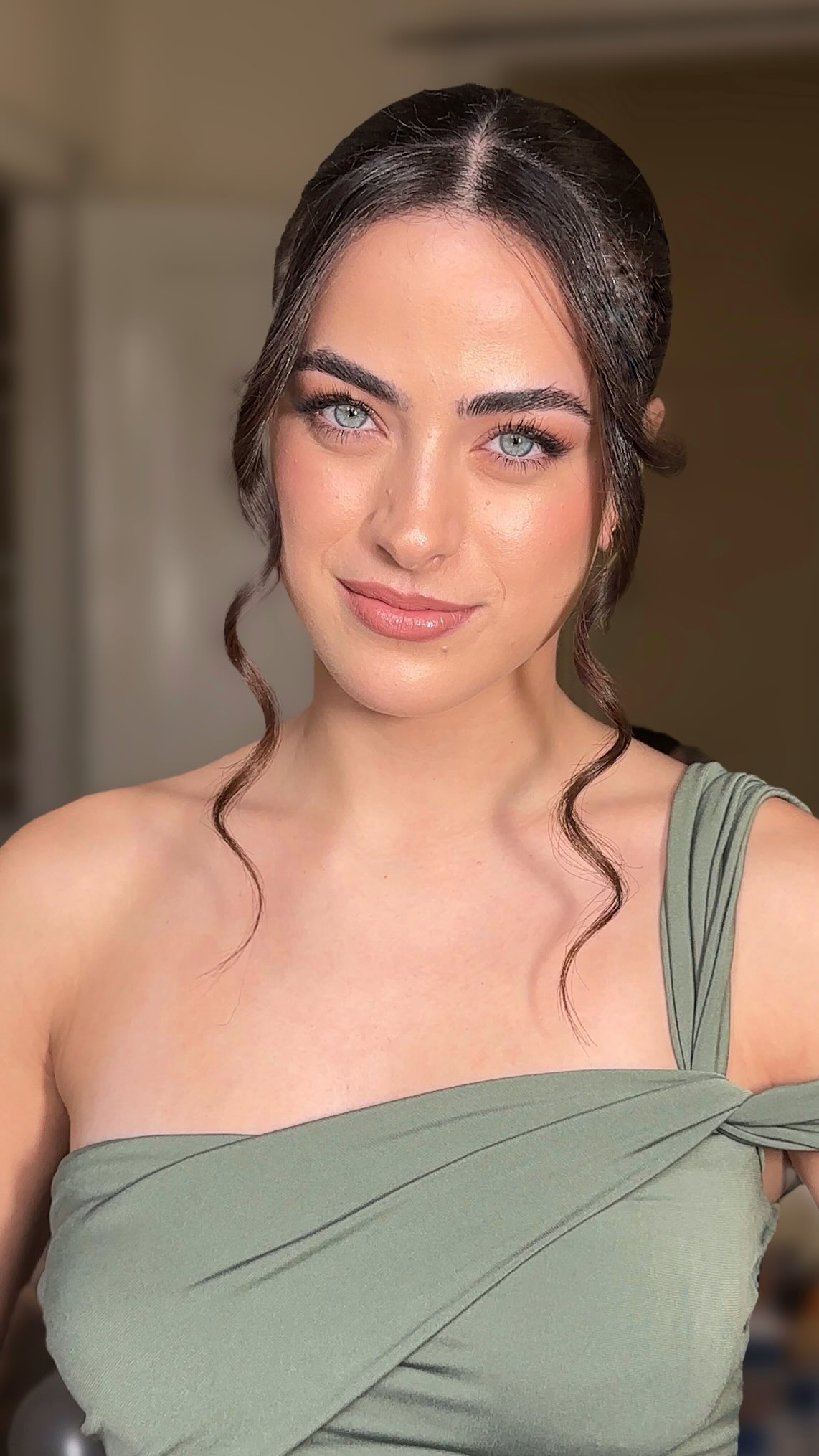 My adorable little fan club and bridesmaid goals 🫠
.
.
#etherealmakeup#bridesmaidmakeup#makeupforblueeyes#makeupartistgreece#cretemakeup#cretewedding