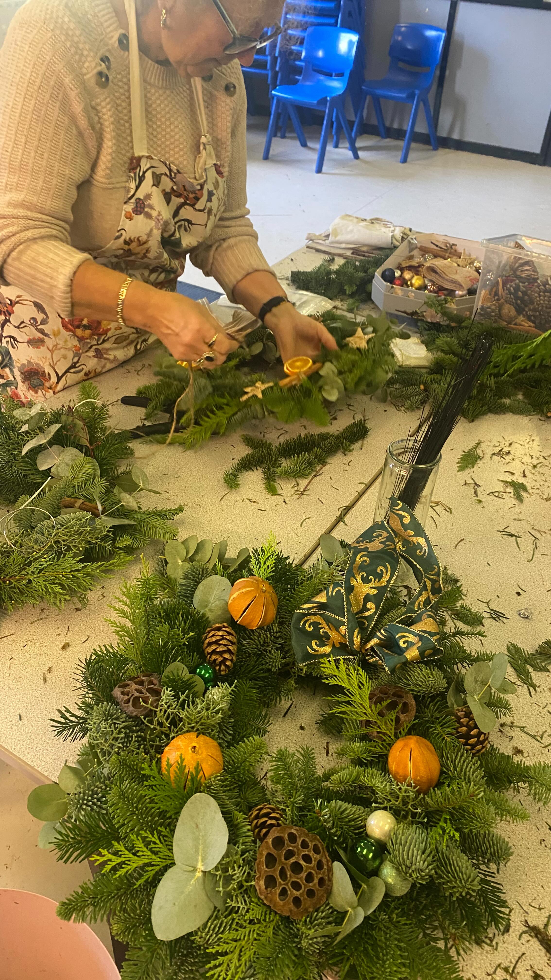 And just like that my last wreath workshop for this year has been delivered. Lots of lovely wreaths made during each one. I still have some spaces for table centre pieces and will be opening my books first some bouquet orders for Christmas week #florist #christmas #positivevibes #christmasdecor #positivementalhealth #floristryworkshop