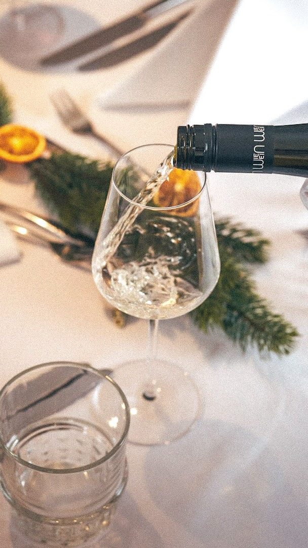 Gerücht oder Wahrheit? Werden die Erdäpfelknödel wirklich ohne Ei & Mehl gemacht? 🧐 Andi beantwortet euch das! 🤗
#SchlossSchönbrunn #kochen #Restaurant #RestaurantWien #Wien #WienerKüche #AndiWojta