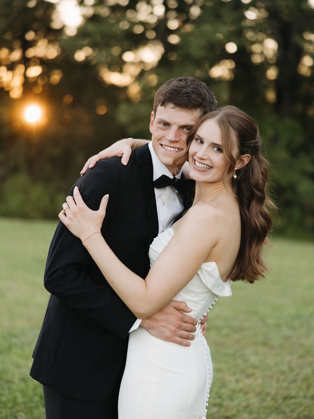 🤍✨Emma and Samuel✨🤍 When the sun kisses your wedding day ☀️
Photo: @reagangracephoto
Florals: @melissatrimblefloral
Check us out for your special day at:
Harpersvineyard.com
•
•
•
•
#wedding #easttnweddings #weddinginspiration #weddingideas #bride #groom #weddingday #weddingvenue #weddingphotography #weddingvenues #mountainwedding #smokymountainwedding #peacefulsideofthesmokies #townsend #townsendtn #vineyard #vineyards #weddingvineyard #justengaged #engagedlife #bridetobe #shesaidyes #weddingplanning #futuremrs #weddinginspiration #tennesseebrides #weddingvenuehunt #brideandgroom #weddingdetails #dreamwedding #weddingdaymagic