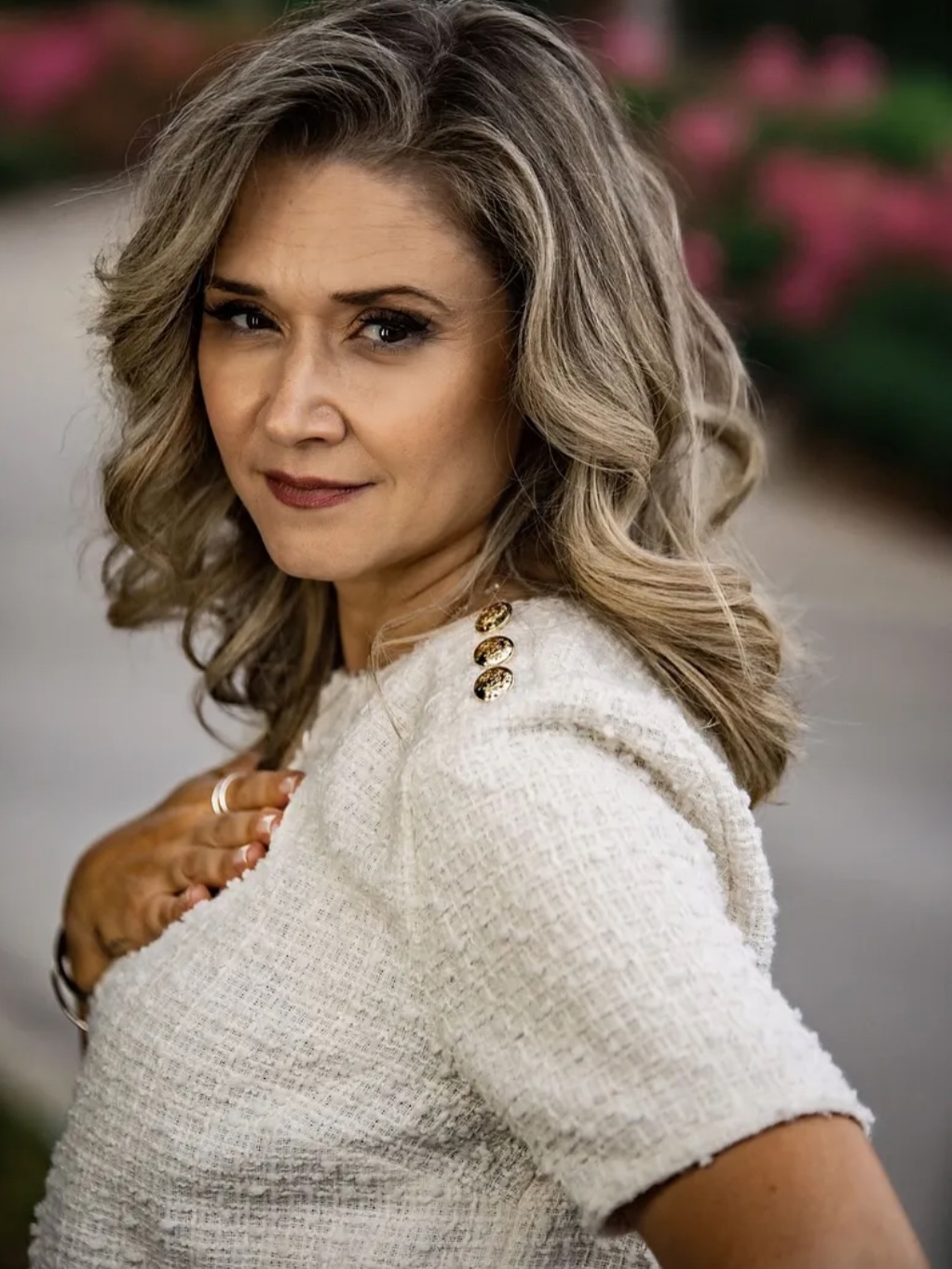 Our classrooms rarely teach that emotions have a purpose.
We ask kids to sit, focus, perform, while ignoring the storm (or the silence) inside.
And that silence? It follows us into adulthood. Burnout. Anxiety. Disconnection.
I am sharing this because I truly loved the questions in this interview. Emotional Intelligence isn’t optional …it’s essential. It shapes our health, our relationships, and the way we lead.
What does Emotional Intelligence mean to you?
Read the full interview → link in bio
#emotionalintelligence #emotionalhealth #educationreimagined #wellbeing #emotionalawareness #nextgenerationleaders #burnoutprevention #emiliemacas