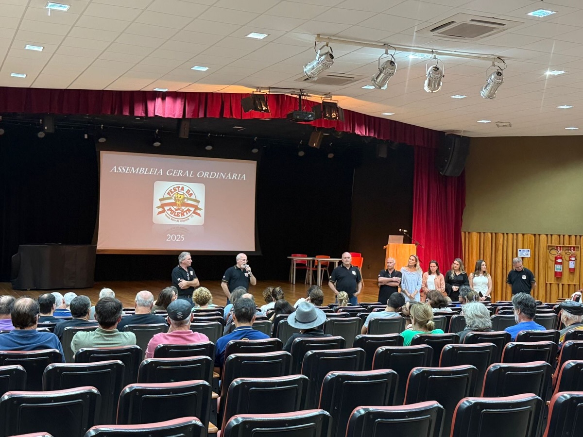 Na última quinta-feira, a AFEPOL - Associação da Festa da Polenta, reuniu seus voluntários na Assembleia Geral Ordinária (AGO). Com foco na transparência e no futuro da nossa festa, discutimos a prestação de contas da 47ª Festa da Polenta, a destinação de recursos e a eleição da nova diretoria executiva e do conselho fiscal para o biênio 2026/2027. Agradecemos a todos que compareceram e contribuíram para o sucesso contínuo da nossa celebração. Juntos, seguimos construindo a maior Festa da Polenta!
