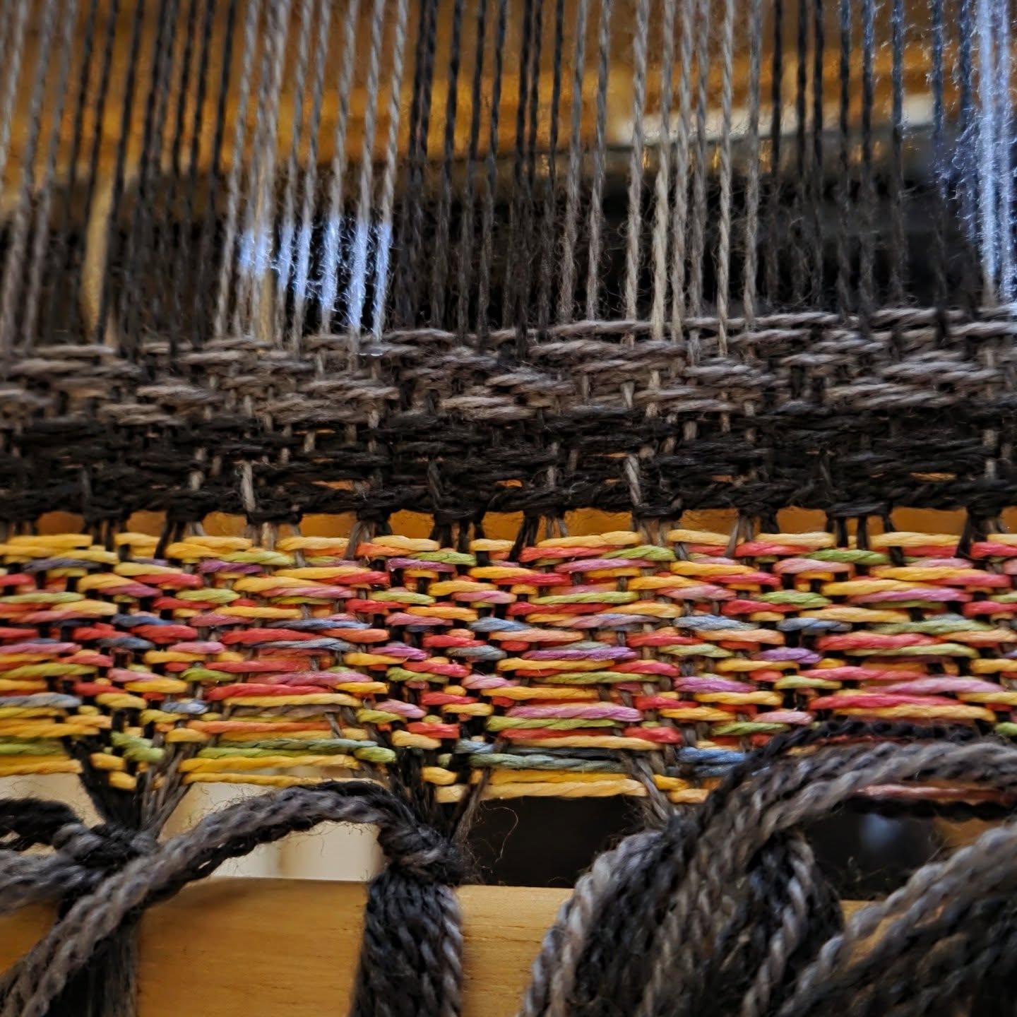 Nope. Not even close to balanced.
#sunriselodgefiberstudio #weaversofinstagram #weaving #sett #inprogress