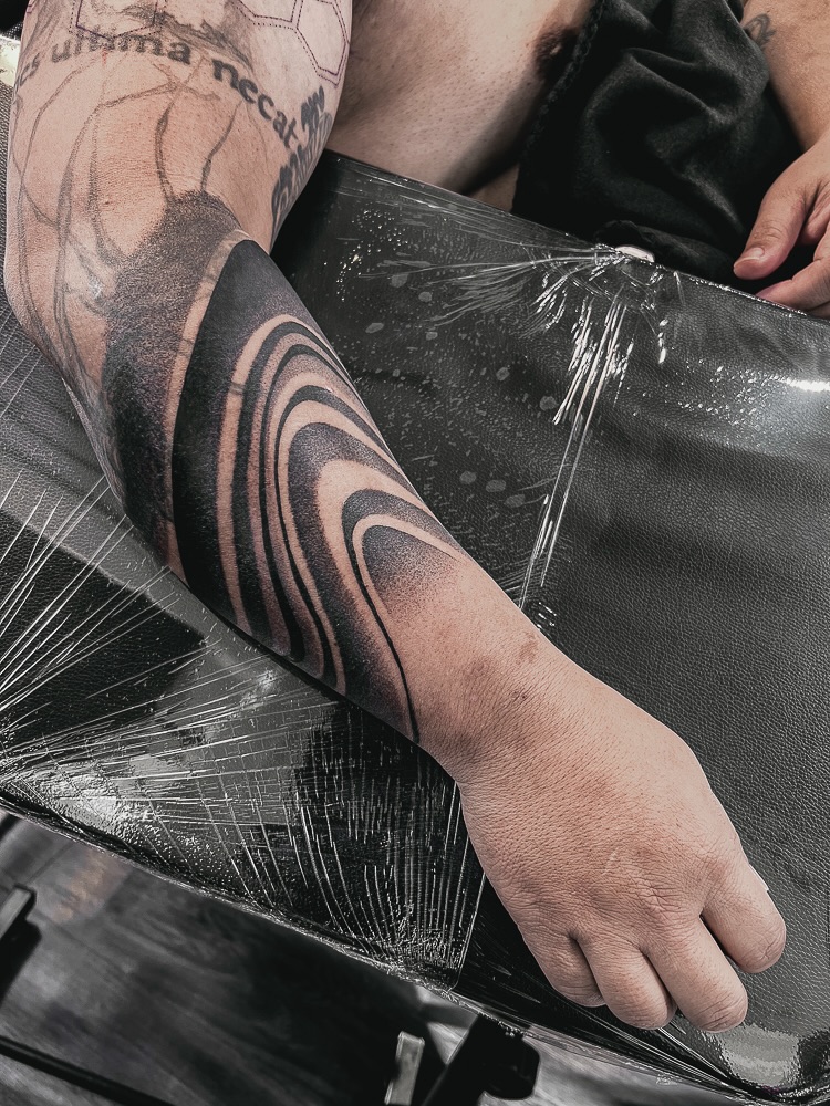 First layers down. The movement will grow from here.
Session 1–2 are all about building the flow —
letting the arm guide the waves, letting the black settle, letting the structure breathe.
This is just the beginning.
The rhythm isn’t finished yet… but it’s already alive.
More to come.
Stay close. ⚫️
Booking open in Oakland — DM to start your piece.
#blackworktattoo #blackworkartists #geometrictattoo #oaklandtattoo #bayareatattoo #blackworksleeve #blastover #blackouttattoo #dotworktattoo #heavysolidblack #usatattooartists #oaklandink #tattooarmwork #tattooprocess #geometricsleeve