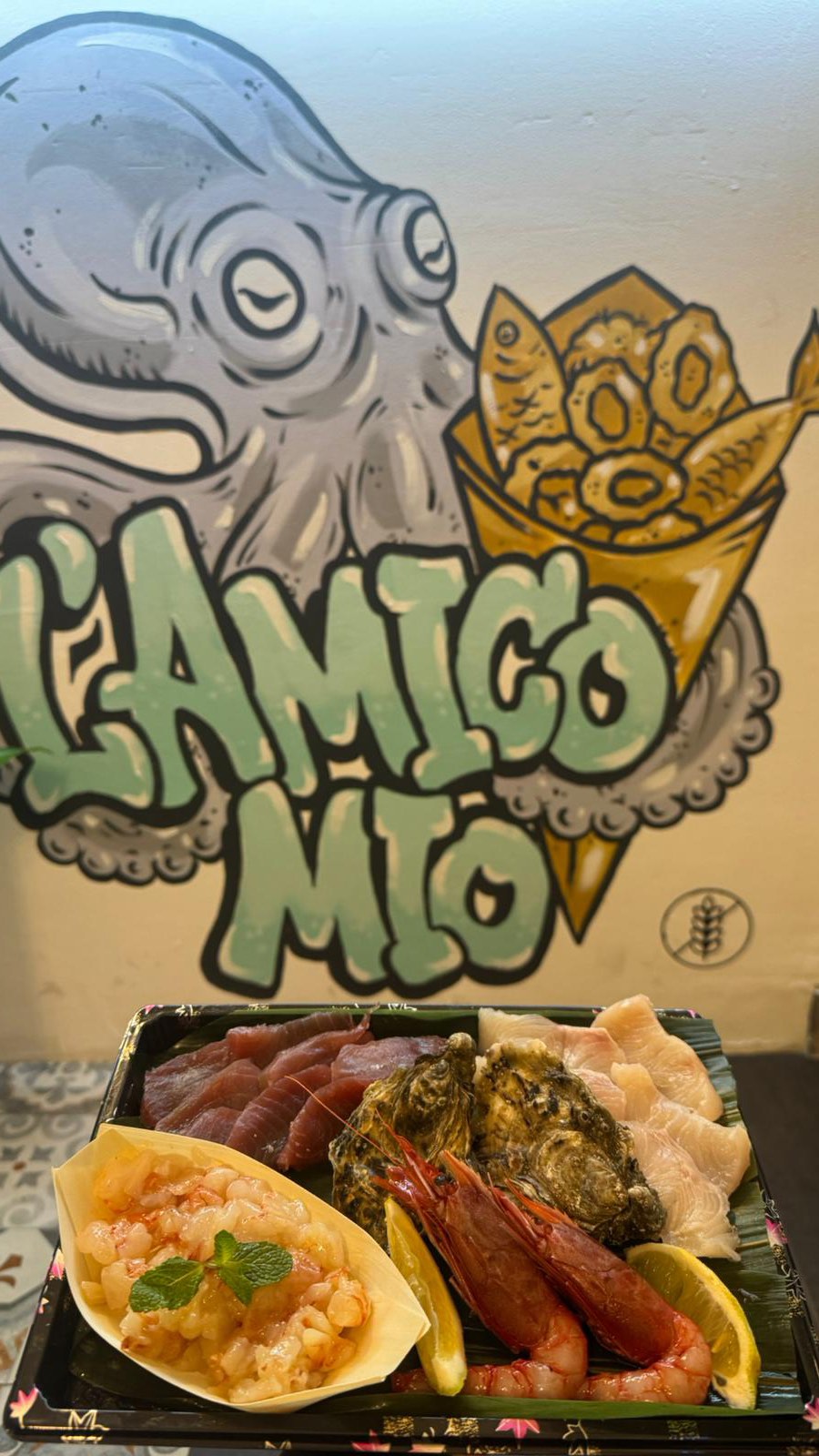 Lama rapida, pesce che brilla.
Crudi freschi, senza compromessi.
Il mare ti aspetta… in versione take away.
La tua freschezza, pronta solo per te su ordinazione
Per maggiori informazioni e per ordinare in modo semplice:
• Chiama il +39 352 015 5810
• Contattaci su WhatsApp
• Vieni direttamente in negozio
#ilmaresifastrada #verona #lamicomio #glutenfree #senzaglutine #takeaway