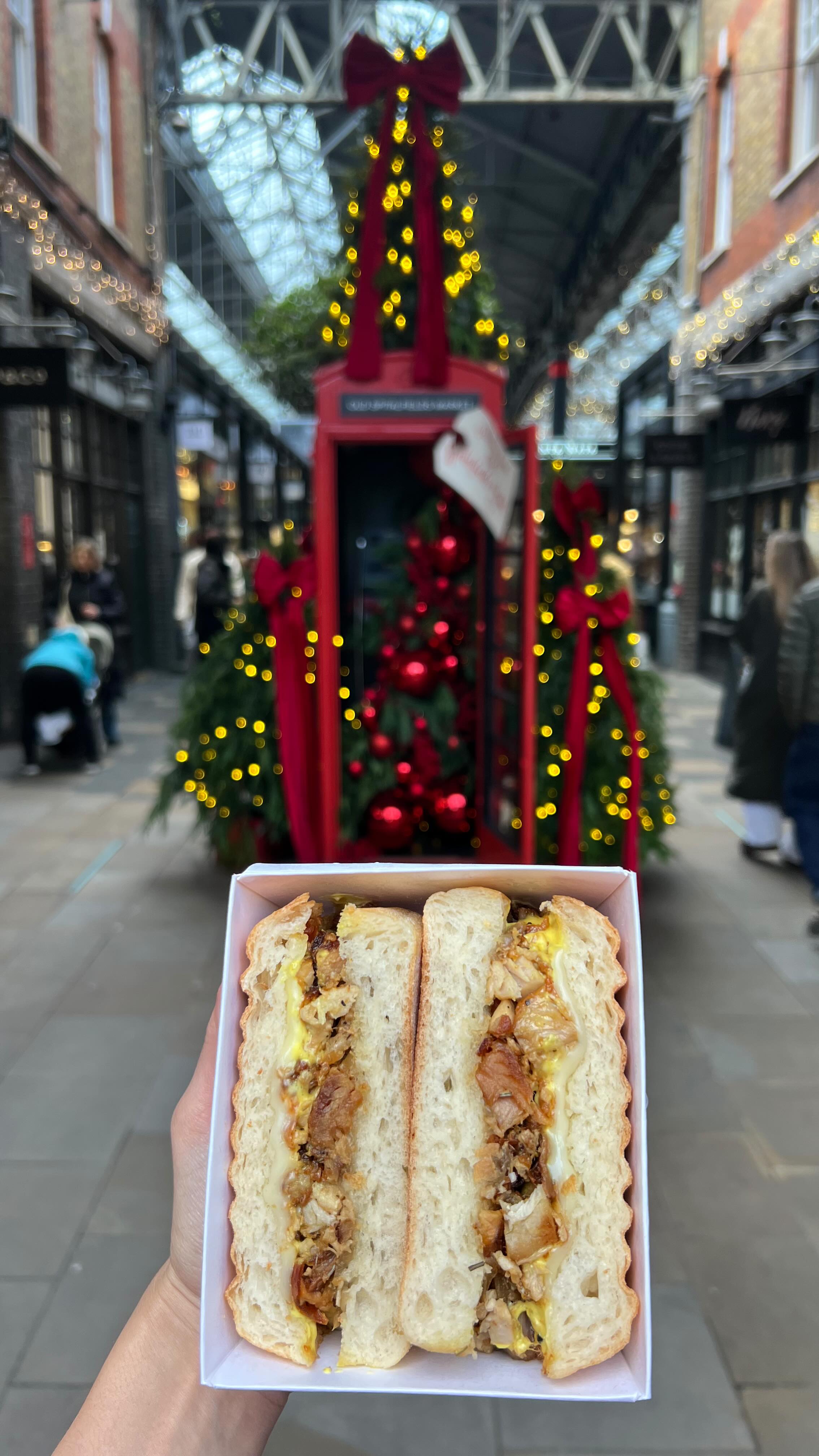 🎄An Italian secret: Christmas tastes better with PORCHETTA 🎅 (slow roasted pork belly 🤌)
Visit us at Spitalfields Market or order online 😉
#MammasGoodies #Porchetta #ItalianChristmas #FestiveFood #ChristmasDinner #LondonFoodies #SpitalfieldsMarket #HolidayEats #ItalianFoodLondon