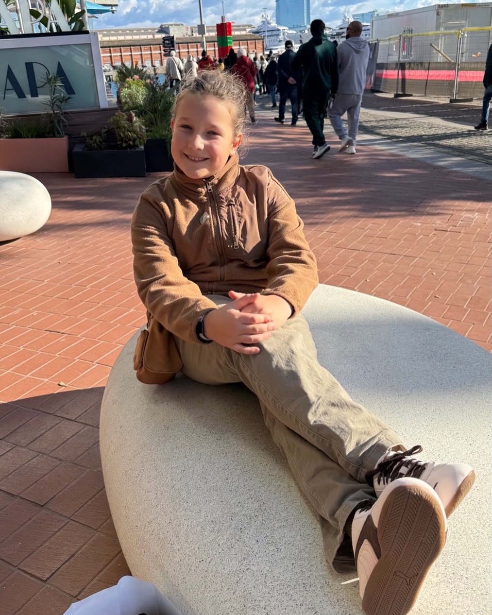 ✨ Beim Astrologie Stars & Business Mentoring von @ernstalbrechtvohringer gehen wir einen Schritt weiter als viele klassische Deutungen.
Wir beziehen auch die Asteroiden mit ein – jene feinen, oft übersehenen Himmelskörper, die zeigen:
🔹 wo es in deinem Leben stockt
🔹 welche unbewussten Programme dich noch bremsen
🔹 warum du trotz Wissen und Talent nicht vorankommst
🔹 wo innere Sabotage oder alte Wunden wirken
🔹 welche verborgenen Potenziale du noch nicht nutzt
Nur wenige Astrologen arbeiten mit diesen Energien – und genau hier entsteht der Unterschied zwischen „interessant“ und transformierend.
Die Asteroiden öffnen Türen, die du bisher vielleicht nicht einmal gesehen hast.
Sie zeigen die versteckten Stellschrauben, an denen du drehen kannst, um:
✅ klarer voranzugehen
✅ Blockaden zu lösen
✅ deine Gaben wirksam einzusetzen
✅ dein Business wirklich in Bewegung zu bringen
Danke Ernst, für deinen Weitblick, deine Forschung und dafür, dass du diese Dimension der Astrologie für uns zugänglich machst.
Das ist kein Standard – das ist echte Tiefenarbeit. ✨ Musik by @remembra.official @kathrin_renner