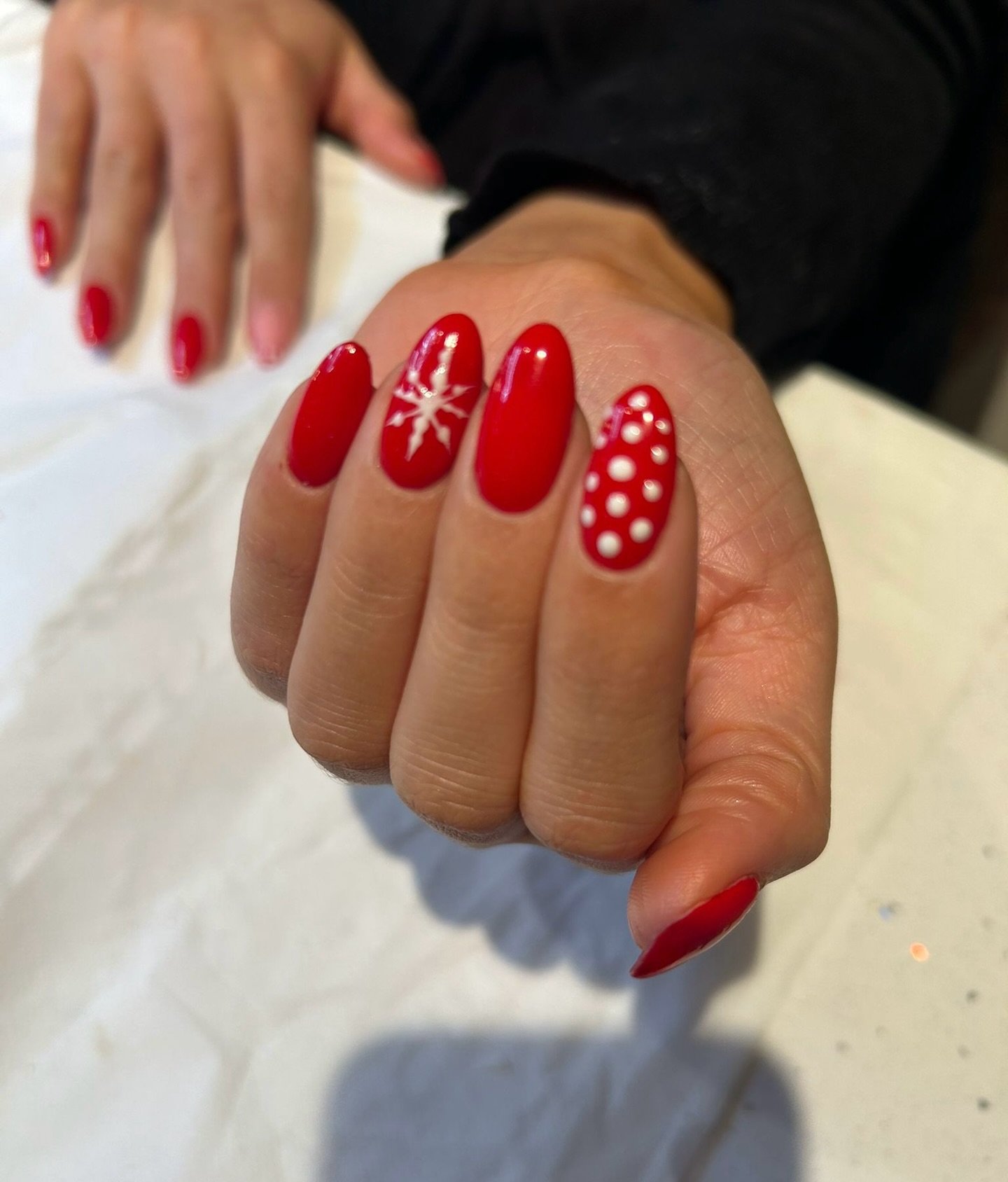 Christmas nails are in full swing & we’re so here for it 🎄
A gorgeous set completed by one of our students!
Learn the art of nails with one of our nail courses - available to book for January.
ABT Accredited | Beginner friendly | Finance available