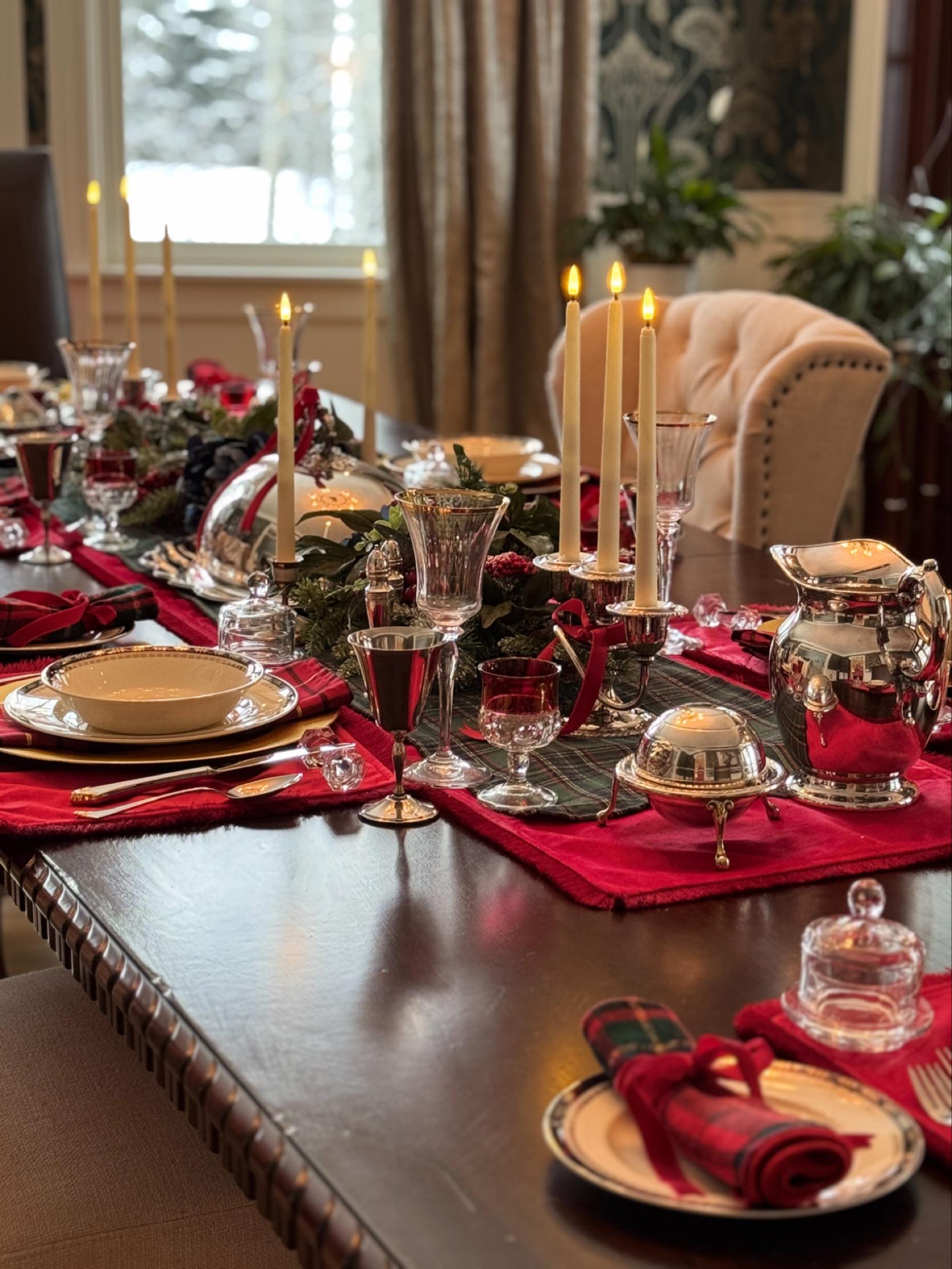 Loving the elegance of this years holiday table but missing a tree in the dining room….it’s just not the same….
#christmas #christmastree #christmasiscoming #christmasdecorations #christmastablesetting