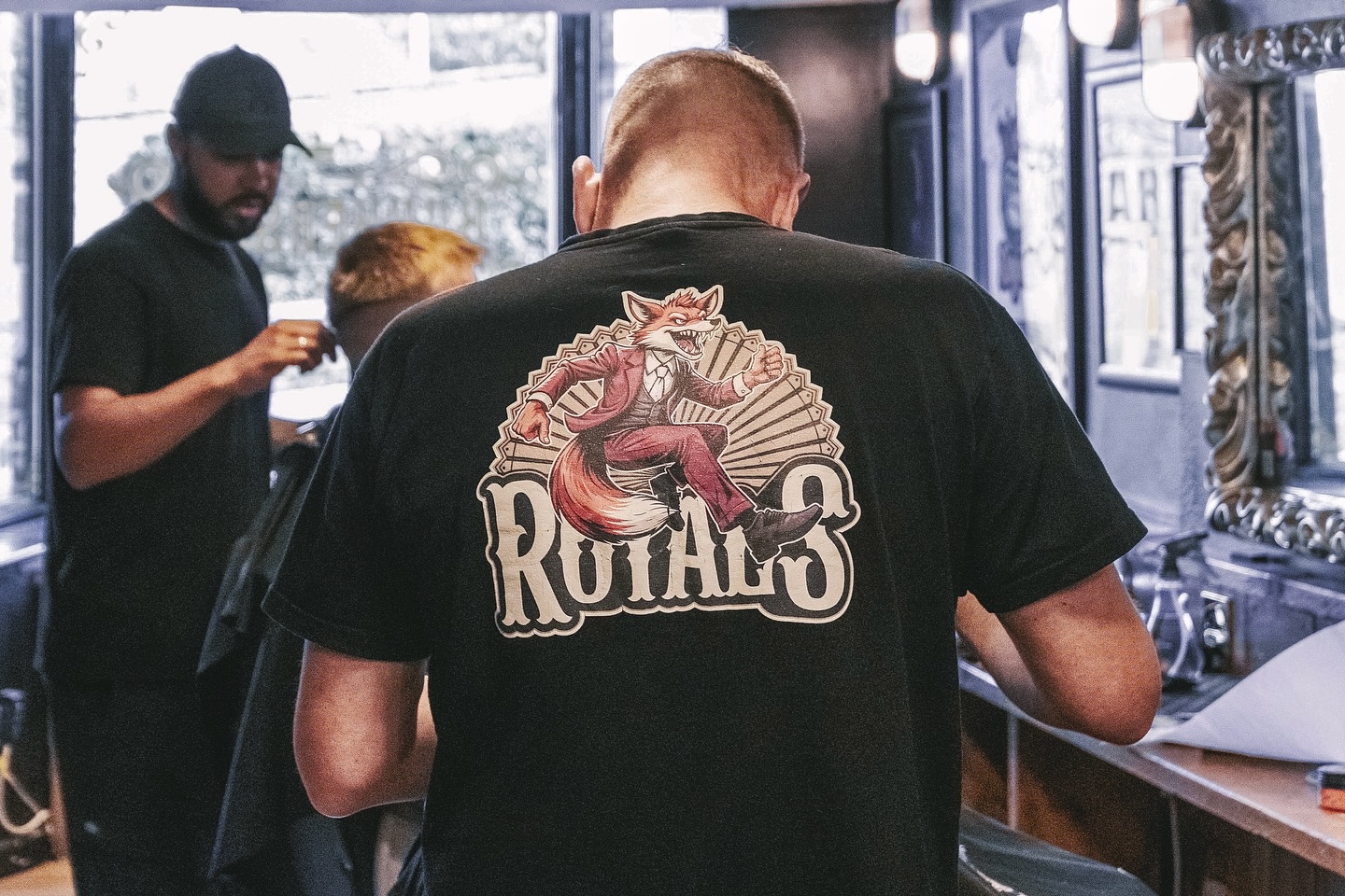 We’ve got a busy week ahead!
Here’s who’s in for the rest of the week:
Tuesday: Lucas
Wednesday: Lucas & Thiago
Thursday: Thiago & Paul
Friday: Paul, Lucas & Thiago
Saturday: Paul
Be sure to book via the link in our bio to avoid disappointment!
#barbershoproyals #royalsbarbershop