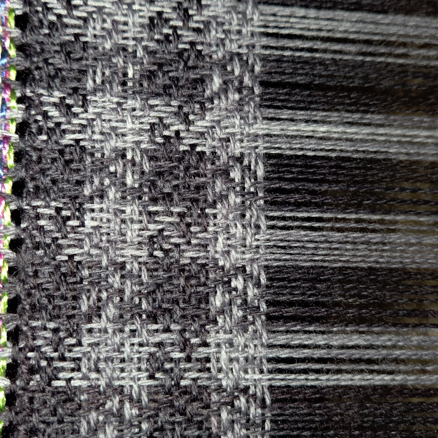 Finally! Balance 🤗
#sunriselodgefiberstudio #weaversofinstagram #weaving #handmade #handwoven