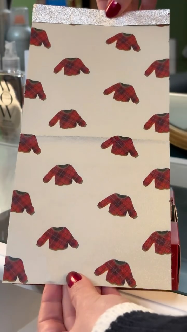 Feeling cozy 🧣❄️ @framar
#hairstylist #hairfoils #framar #christmas #adventcalendar #unboxing