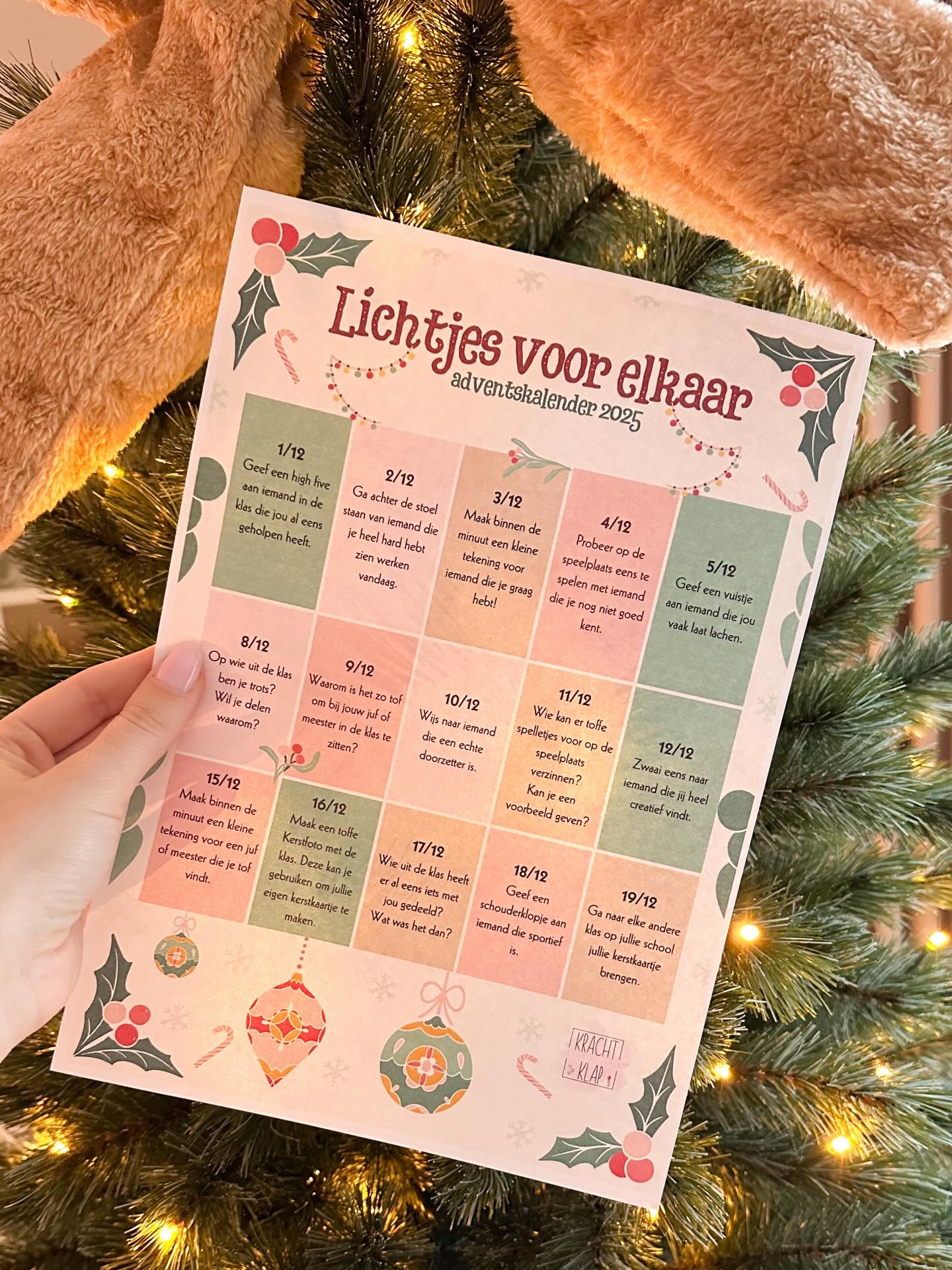 ADVENTSKALENDER 2025
Trots dat dit al de 3de editie van de verbindende adventskalender voor in de klas is. 🤎
Het principe blijft hetzelfde: print de kalender en doe elke dag een verbindende opdracht met jouw klas!
Dit jaar is er ook een iets grotere opdracht bij: Maak een foto-kerstkaart met jouw klas om achteraf met veel warme te verspreiden op de laatste dag! 🎄 Extra uitleg staat in de activiteitenfiche die mee aan dit document hangt!
Ik kreeg van iemand van jullie de vraag of er ook geen adventsactiviteiten waren voor de leerkrachten, vond ik een heel tof idee! Die komt er dus nog aan!
Wil jij deze versie in jouw klas inzetten? Reageer dan ADVENT in de comments en hij vliegt jouw DM’s binnen.
#kerst #advent #klas #onderwijs #verbinden
#leerkracht #adventskalender #opdrachten