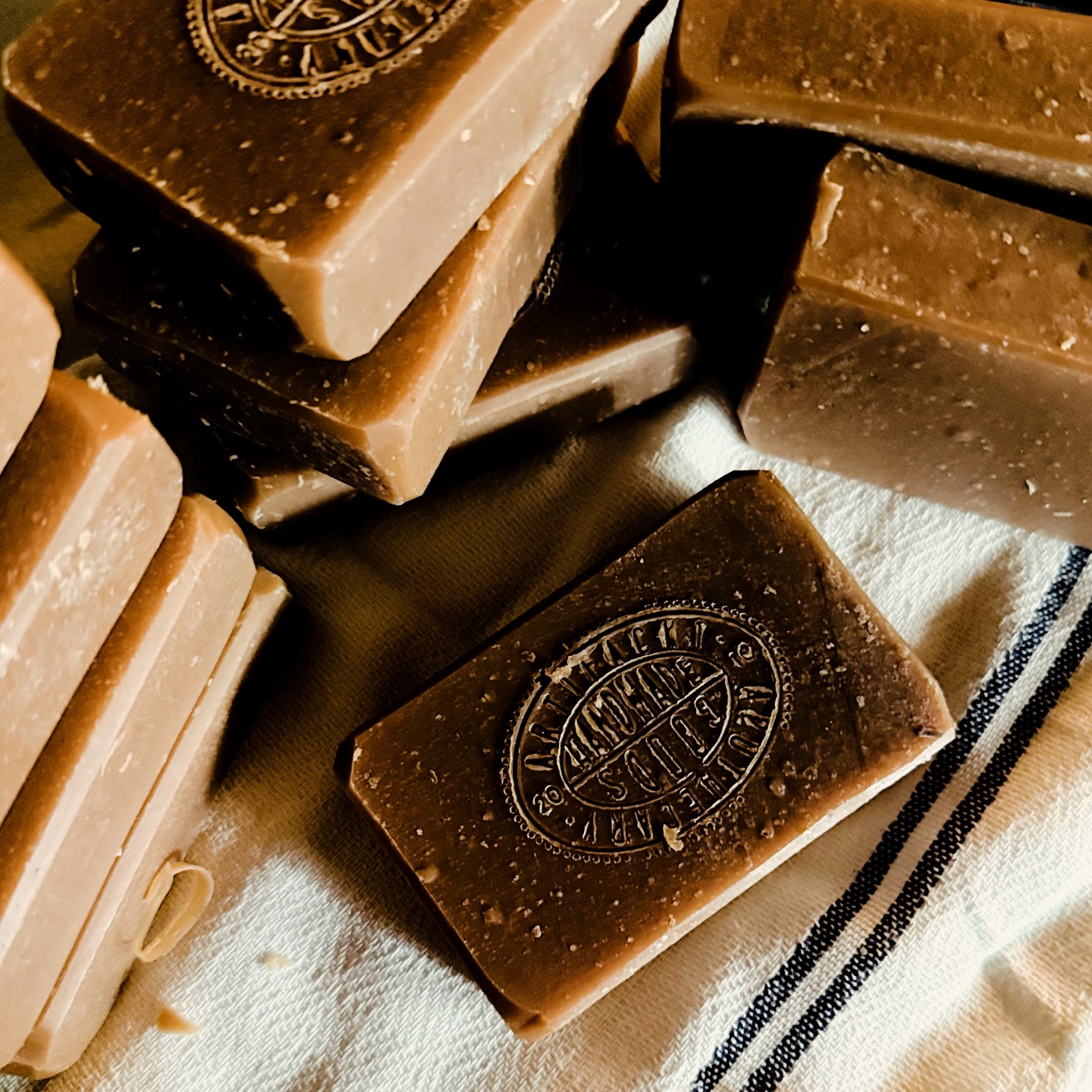 Show Alert: Come and visit us today @commonwealthbrewco_ffx to grab a beer, a snack, and get some early holiday shopping done. Today’s market features many great vendors selling food goods, permanent jewelry, artistic goods, clothing and more. We have some new products for you to check out such as hand made incense sticks that are flying off the shelves. french style scented matches, for quick deodorizing, and Terra cotta scent diffusers. So many great gifts for anyone on your list. See you there!