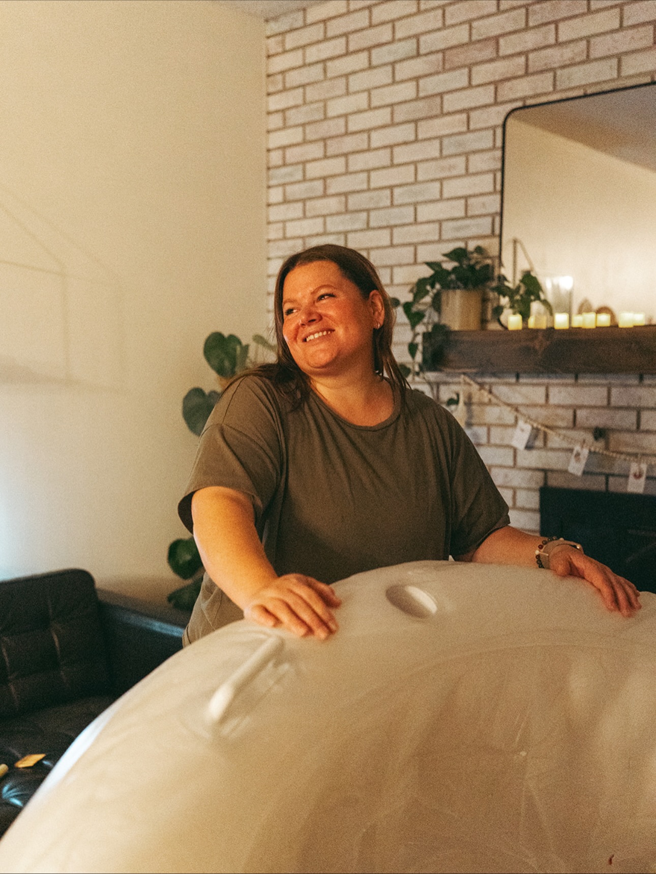 Kristy, AKA LDOTP - one of our FIRST supporters has been a clutch part of our growth in the YEG community 📍
From her joyous smile to strong A$$ hip squeezes, you’ll find her supporting so many families all over Alberta 🌾
If you’re one of her lucky clients, you might get to give birth in one of our birth pools that she rents out 😘
You can check out her page to book her as your doula for the 2026 season and give her a follow for some powerful country motherhood on your feed 😇
So, comment below how much you love Miss Cooper - because we know we do ⬇️
📸 @taylorellenne
#edmontondoula #doulayeg #birthpool #whitebirthpool #edmonton #yeg #doula #birth