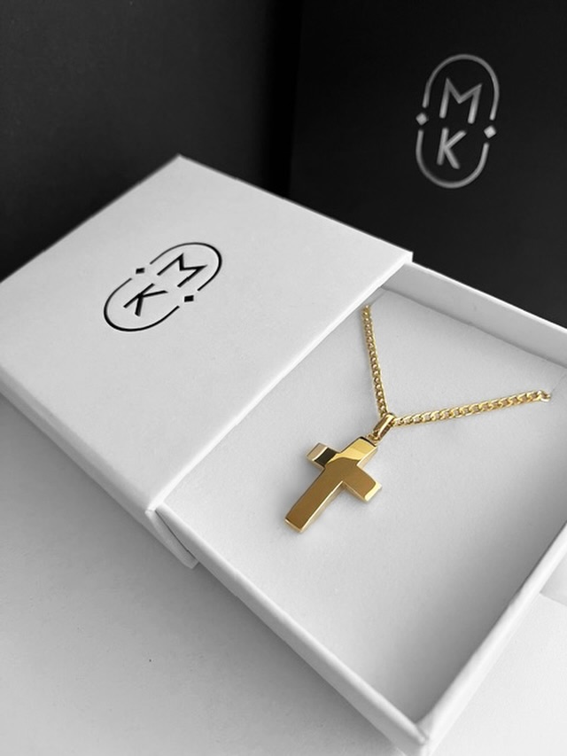 Another bespoke christening cross crafted in yellow gold for a special boy, created to lovingly replace the one that was lost 🩶
#mkfinejewelry #bespokecreations #custommadejewelry