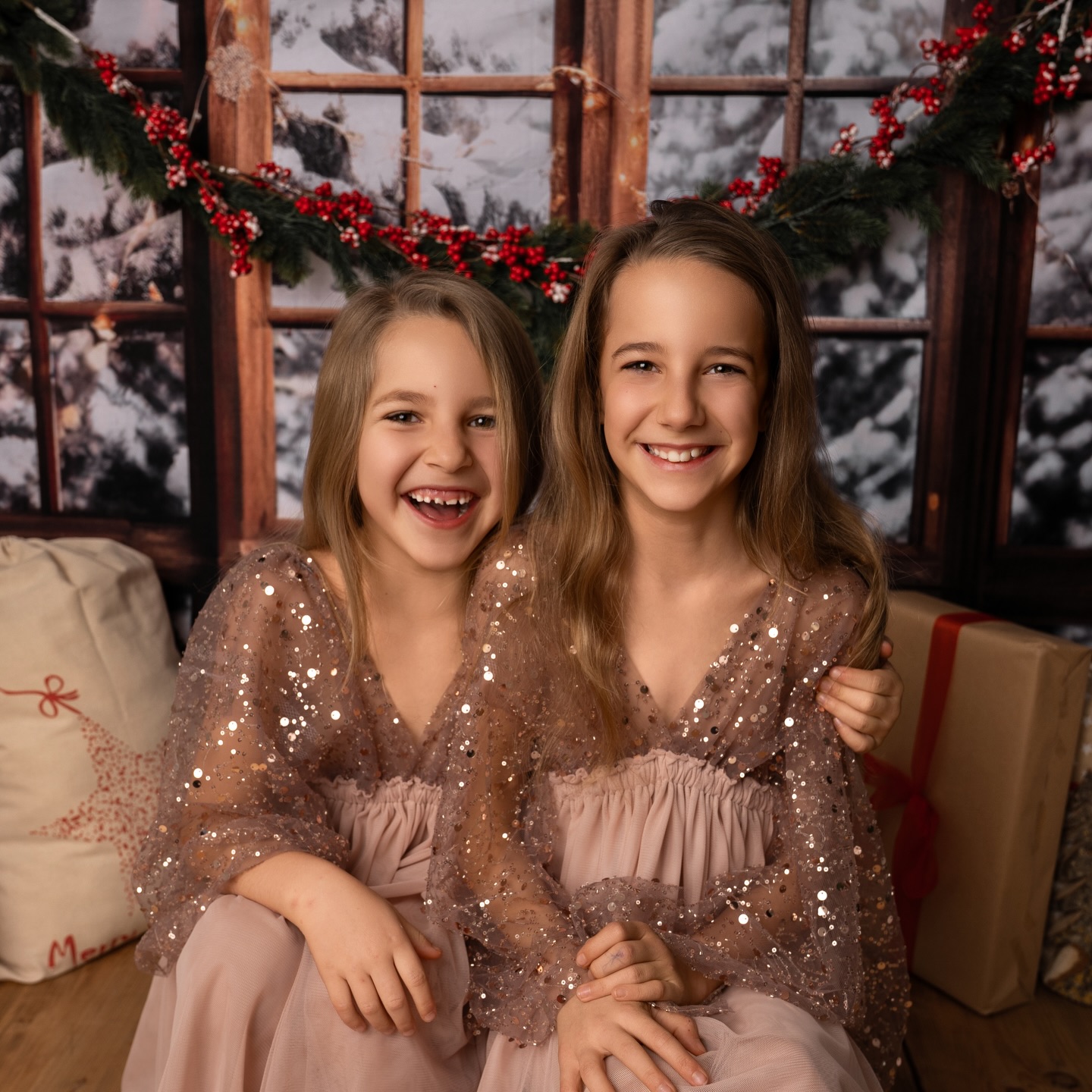 Einen wunderschönen Nikolaustag euch allen, ich hoffe, Ihr hattet alle ein bisschen Schokolade vor der Türe und in euren Stiefeln. Genießt die vorweihnachtliche Zeit und erinnert euch daran, dass sie eigentlich nicht aus Rennen nach Geschenken und Stress bestehen sollte. Es sollte eine Zeit der Gemütlichkeit, der Dankbarkeit und der Familie sein.