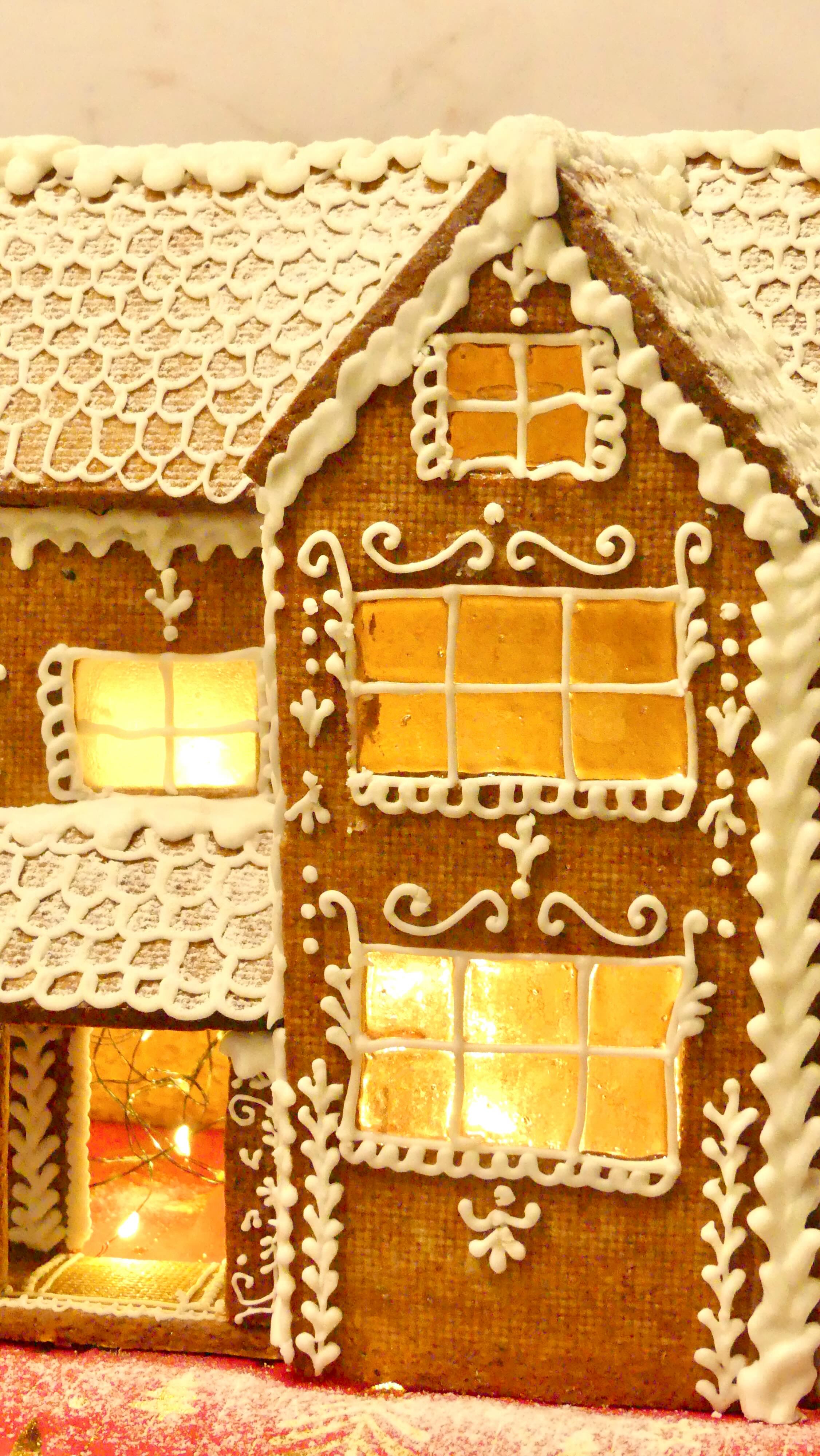 Quand la pâtisserie rencontre la féérie ✨
Voici ma (première) maison en pain d’épices illuminée avec ces textures sucrées, détails dorés, et beaucoup de magie🎄🍪
La recette ainsi que les patrons que j’ai réalisé sont disponibles dans ma story à la une « Noël 2025 » 🥰
~
#pastry #patisserie #noël #maisonenpaindepices #gingerbread #gingerbreadhouse