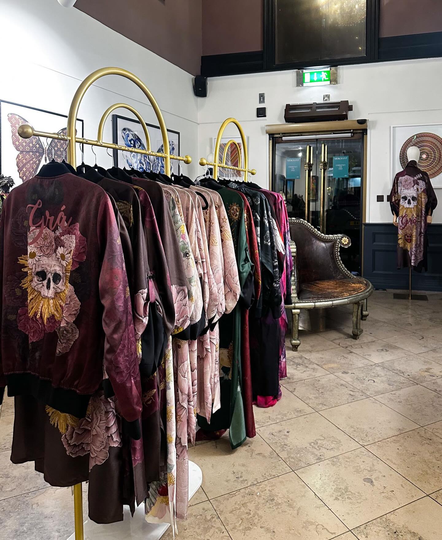 Pop-up magic at The Merchant ✨
We open TOMORROW at 10AM with gorgeous new pieces, perfect Christmas gifts & all the festive sparkle your season needs. Drop by and treat yourself ✨