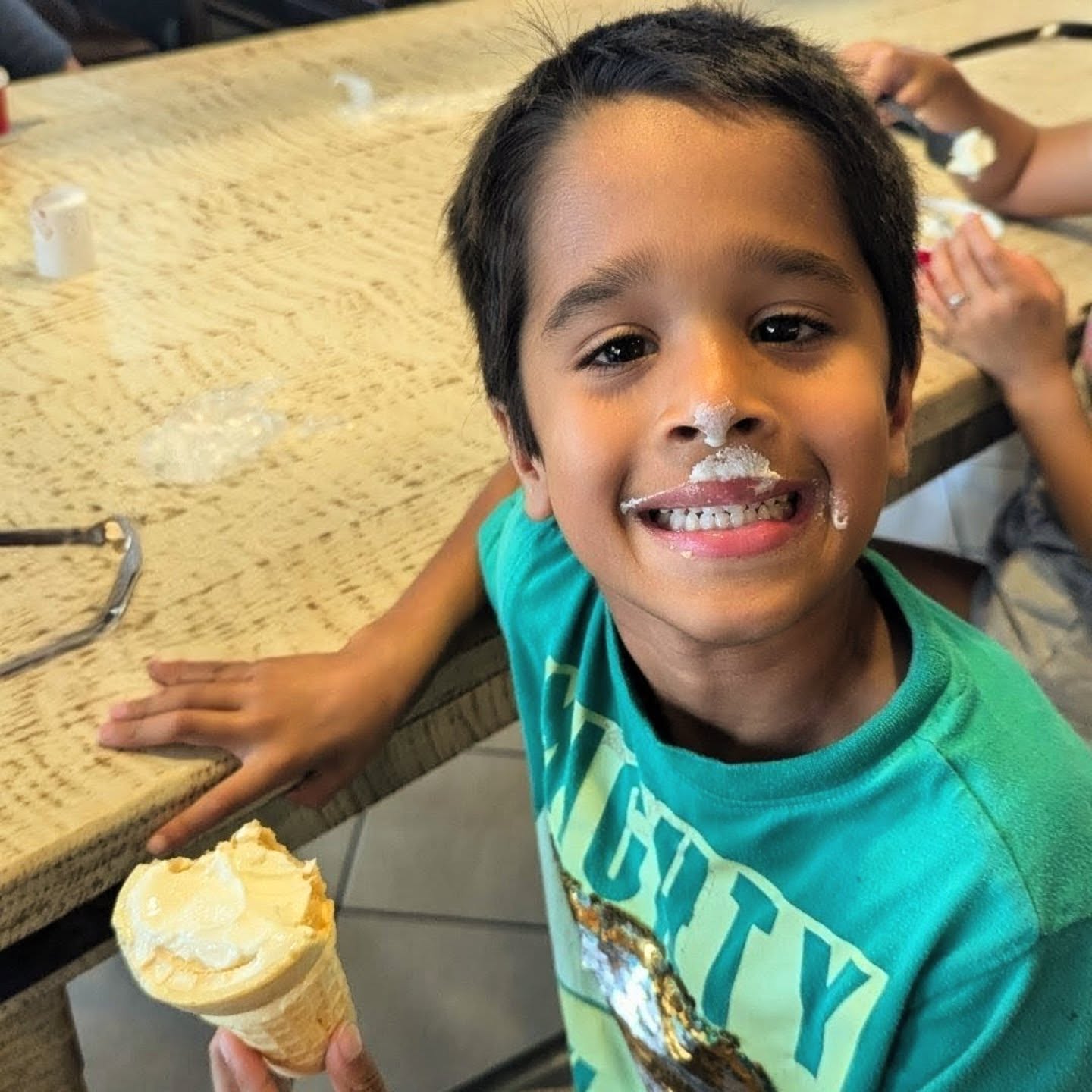 🍦 SCOOPOLOGY WEEK! 🍦
A whole week of science + sweetness. Kids mix, churn, experiment, and create their OWN signature flavor!
Priority Registration is open now 🙌