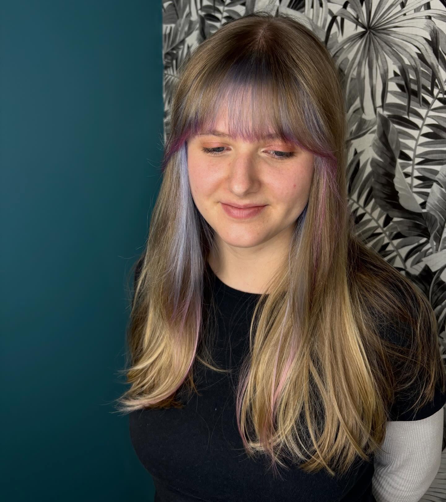 Hair by Sam 🪷
#vividhair #pastelhaircolor #colorblocking #shaggybangs #shagbangs #longbangs #bostonvivids #bostonhairsalon #bostonalthair #bostonalternative #bostonfashion #jplocalfirst #jamaicaplainma #bostonsmallbusiness #bostonqueerhair #bostonlgbtq