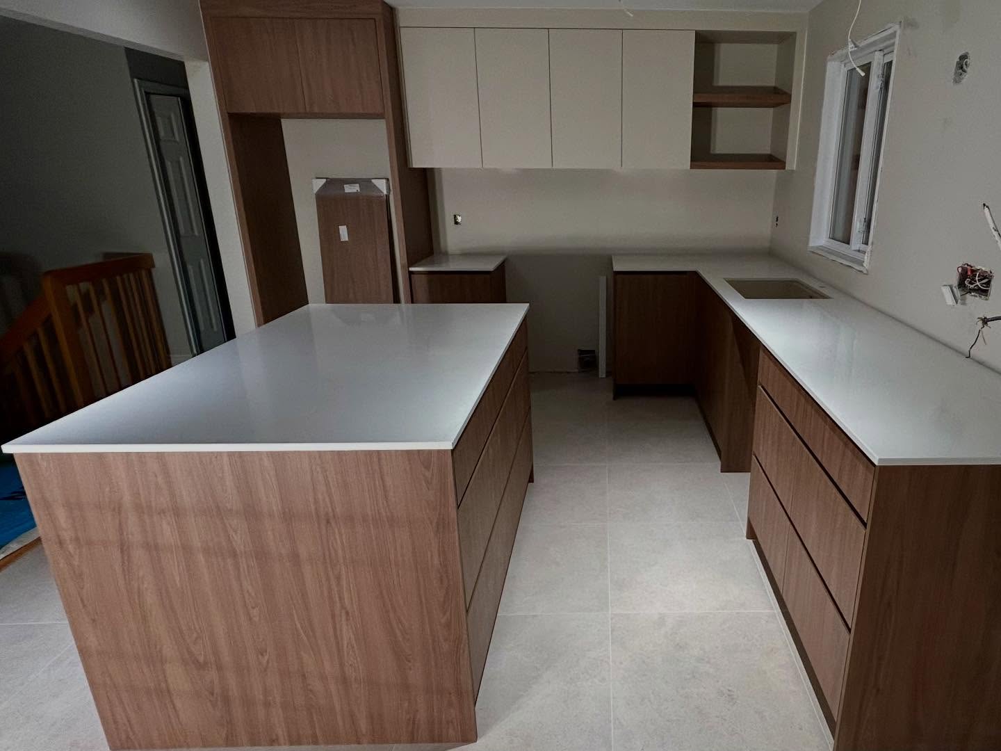 Le projet Champs-Fleury avance bien, il nous reste seulement la finition à faire avant la remise aux clients. #constructionvcm #clients #finition #cuisine #renovation