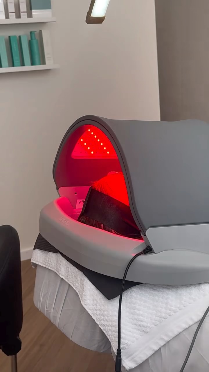 A day in the clinic ✨
Skin goals, glowing clients and lots of special moments in between.
Grateful for every face I get to treat.🤍
📍524 Glenferrie Rd, Hawthorn
📞 0466 034 938
🖥️ www.pristinepores.com.au
•
•
•
•
#skin #skinclinic #melbourne #pristinepores