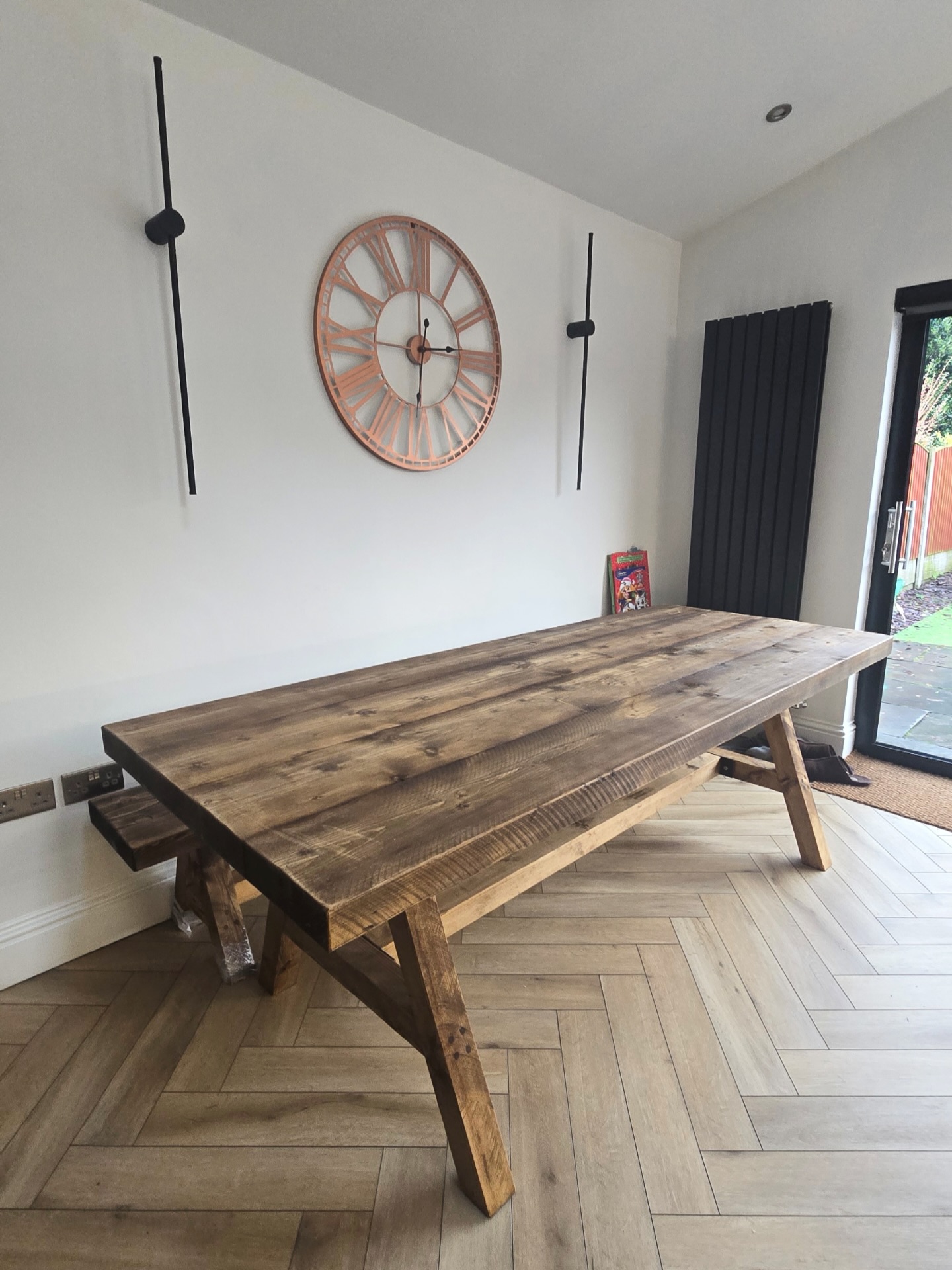 Here’s a view of the our best seller this Xmas season, Shown in the wood colour dark oak. Item 663. #reclaimed #reclaimedwood #reclaimedwoodfurniture