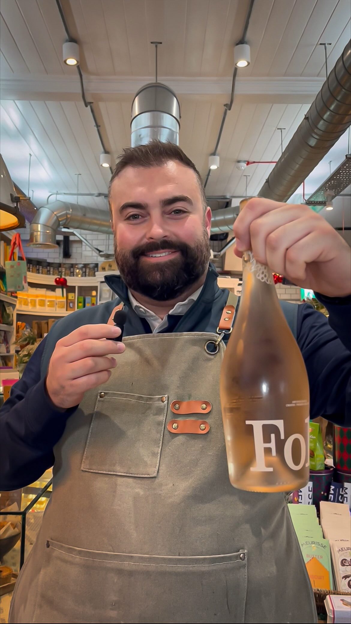 The Culinary Christmas Countdown!
This week it’s Jamie’s three choices of Christmas goodies. He’s opted for a fabulous choice of @boldbeanco Butterbeans, perfect for winter warming dishes. hhs current obsession - the @yenryancooks Yenryancooks Crispy Scallion Oil (we can certainly agree with him that’s it’s delicious on pretty much everything!) then finishing strong with a crisp @drink.folc rose because who doesn’t like a glass of the pink stuff at Christmas 👌🏼.
#parsnipsofteddington #parsnipsdeli#christmaspicks #christmasjoy #christmascollection #christmastreats #christmasgiftsideas #festivetime #festivefeels #festiveshopping #festiveglow #festivefood #festivefun #festiveflavours #festivemood #festivespirit #festivegifting #festivestyle