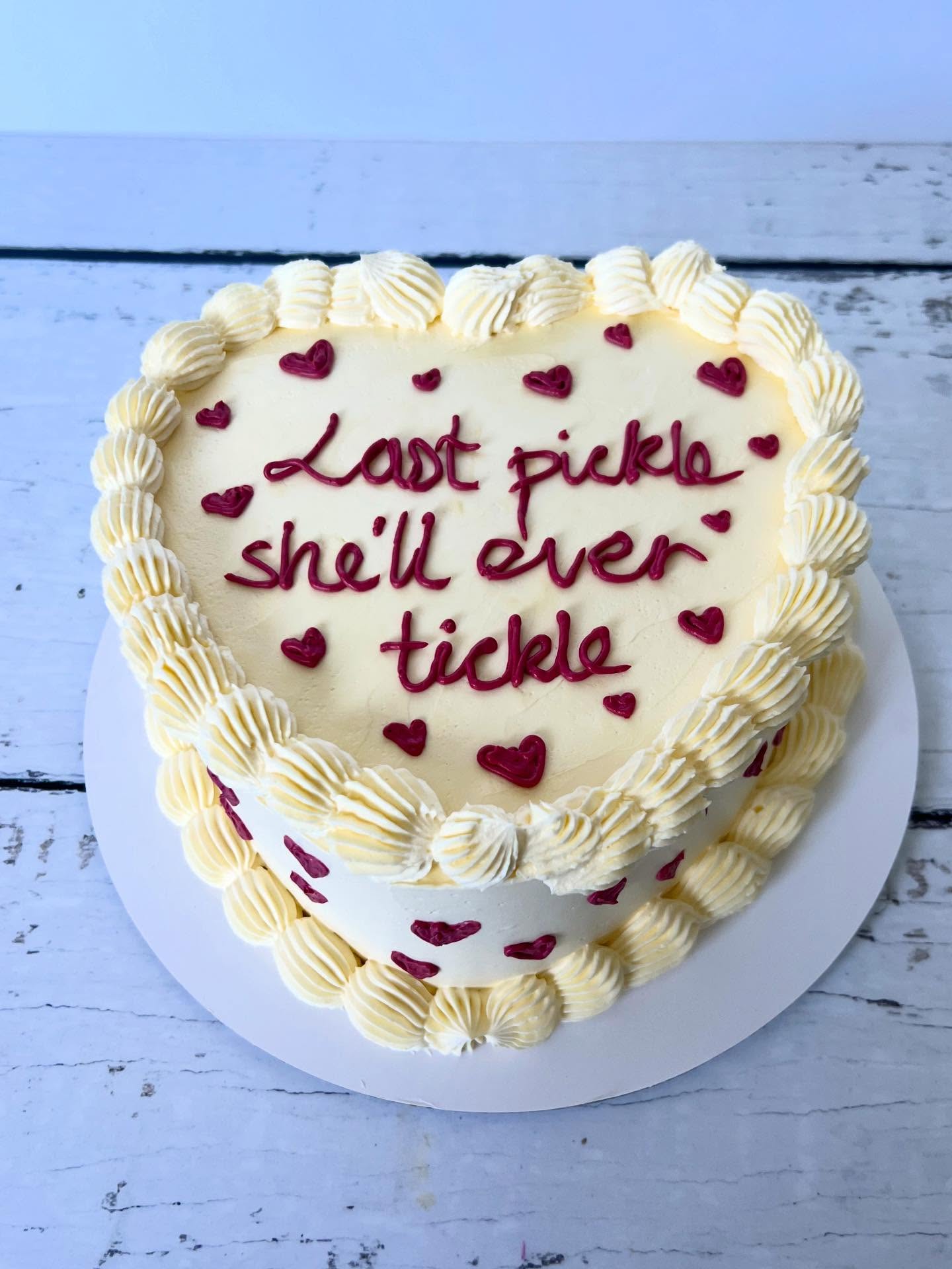 Last pickle ๐ฅ
#engagementcake #cake #cakecakecake #cakeporn #cakelover #cakestyle #cakeinspiration #cakelove #buttercream #cakesofinstagram #cakestagram #cakedecorating