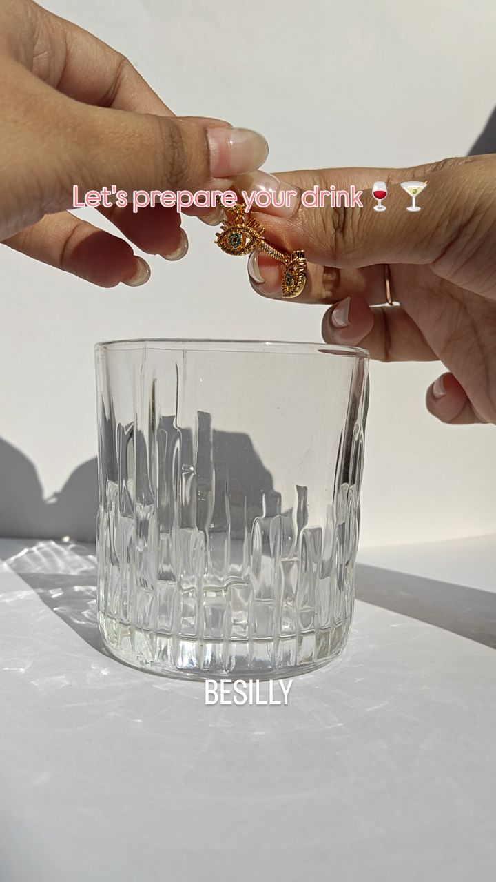 Are you being served ?✨🍷
Here's to the perfect mix : cool design, flawless finish and a shine that doesn't go unnoticed 🎀
Link in bio 🔗
Besilly, cocktail, new arrivals, gold plated, anti tarnish, affordable, stainless steel, daily wear
#forthesillysideofyou #minimaljewelry #daintyjewelry #antitarnishjewelry #funky