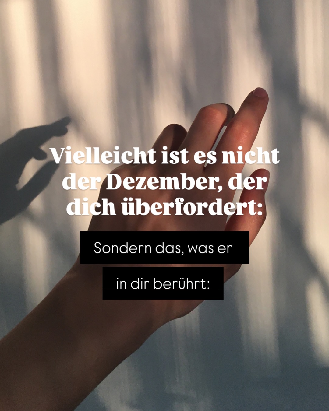 Kennst du das…
Im Dezember wird alles lauter, enger, schneller – und du gleichzeitig stiller? 🫂🌙
Früher dachte ich, ich sei einfach „am Limit“.
Heute weiß ich:
Mein Nervensystem hat nur versucht, mir etwas beizubringen. ❤️🩹
Der Winter ist kein Endspurt.
Kein „Finish strong“.
Keine Bühne für deine stärkste Version.
Der Winter ist ein Zurückkehren.
Ein ehrlicher Spiegel. 🪞
Ein leiser Ruf, wieder in deinem Körper zu landen.
Wenn du gerade wenig Energie hast, dich schwer orientieren kannst oder dich zwischen den Erwartungen anderer verlierst…
Das ist kein Rückschritt.
Das ist ein Übergang.
Und genau dort setzt Unholy December an – ein Raum für Frauen, die bereit sind zuzuhören, bevor sie wieder handeln.
Ein Raum für Wahrheit, Körper, Rhythmus und deine eigene Energie.
Die Warteliste ist offen ✨
(und du bekommst first access + Presale-Preis 🫶🏻)
Link in Bio ❤️🔥
Love Eva 🫀
BODYWISDOM
EMBODIMENT
FEMALE EMPOWERMENT
SENSITIVE
#embodiment#nervensystemheilung#emotionalrelease#achtsamkeit#feelittohealit#körperarbeit#mentalegesundheit#bodywisdowm#femaleembodiment
