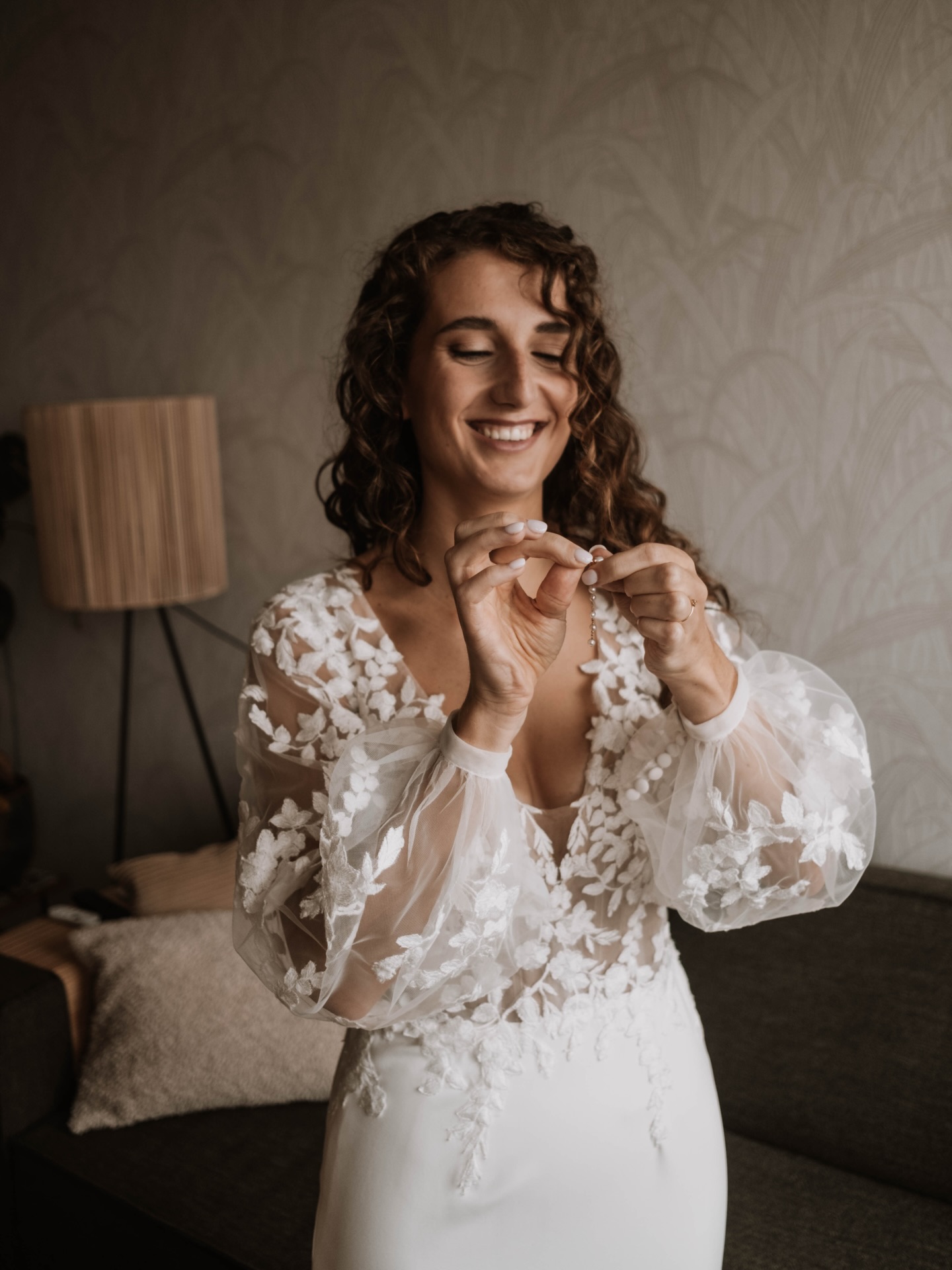 Ohh my, 2025 is nog niet eens afgelopen en ik zit nu al over de helft van mijn maximale aantal bruiloften voor volgend jaar.🤩
In juli en augustus heb ik nog genoeg plekjes, de rest van de maanden nog maar een paar!
Wil je je bruiloft ook door mij laten vastleggen?
Stuur me gerust een berichtje, dan check ik of ik nog beschikbaar ben!