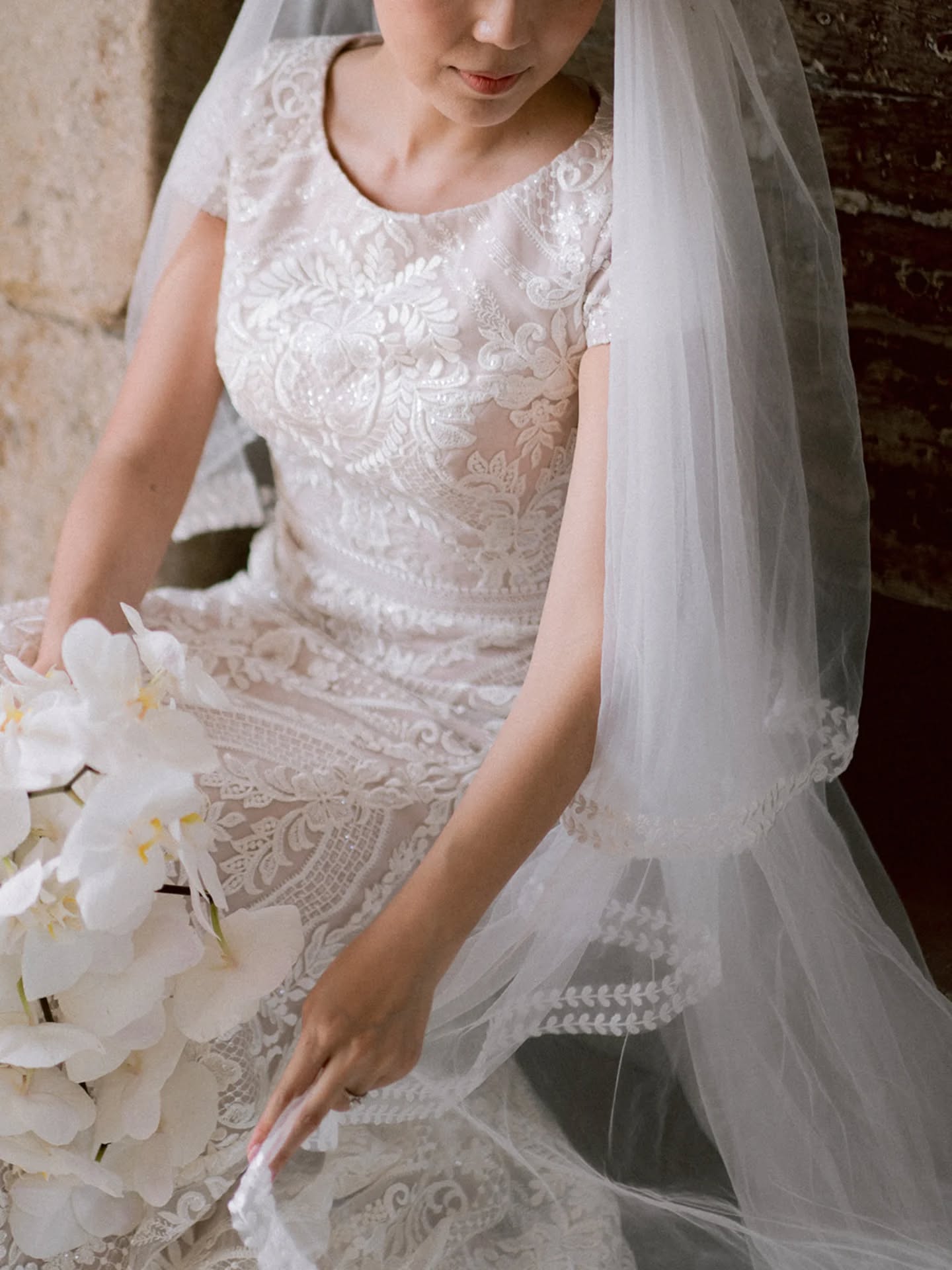Loving the quiet beauty of a bridal portrait session to start a wedding day.
___
#elegantwedding #fineartwedding #weddingphotographer #frenchwedding #weddinginfrance