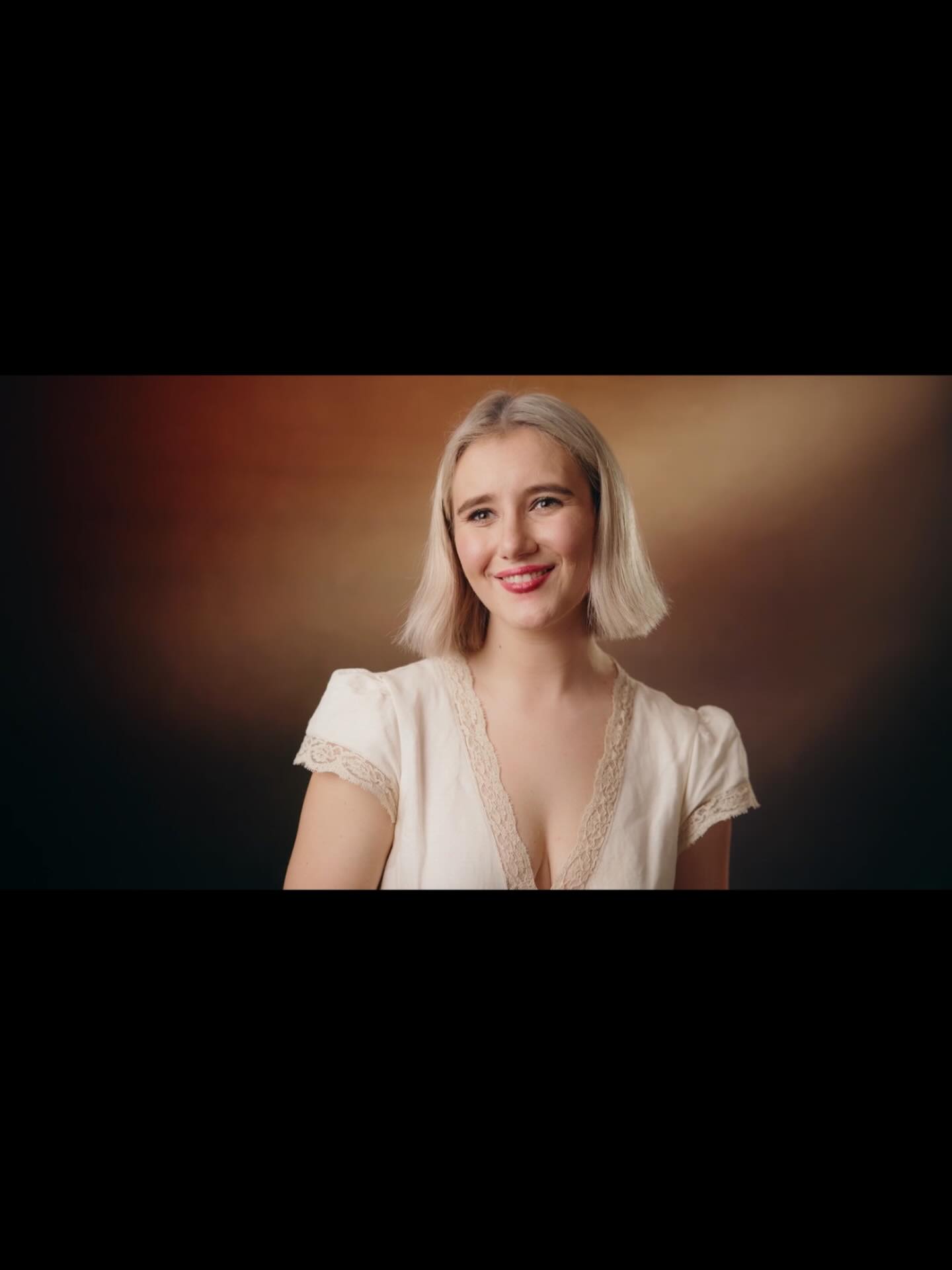 The brilliant @annie.lewisactor in the studio! Always a pleasure, sometimes bringing @gailsbakery goodies too! 🥐
Also, if you’ve not already, check out her podcast @2young.2old with @theanjigopal 🎙️’where two lives, thirty years apart, meet in conversation looking at life from the other side of the age, culture & sometimes class gap too!’
#selftape #selftapes #selftapeactor #selftapesuccess #selftaping #selftapeuk #selftapecasting #actor #actress #actorslife #actforscreen #podcast #gogetit #studio
