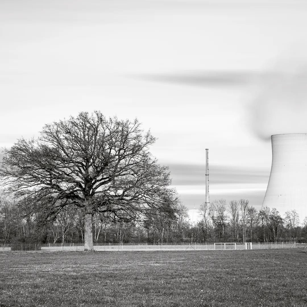 ISAR II
Der 31.12.2022 war der letzte reguläre Betriebstag für Isar II und zwei weitere AKWs in Deutschland. Ab jetzt befinden sie sich im sogenannten Streckbetrieb, bis die Brennelemente verbraucht sind.
.
.
.
#blackandwhite #bnw #monochrome #instablackandwhite #monoart #insta_bw #bnw_society #bw_lover #bw_photooftheday #photooftheday #bw #instagood #bw_society #bw_crew #bwwednesday #insta_pick_bw #bwstyles_gf #irox_bw #igersbnw #bwstyleoftheday #monotone #monochromatic #noir #fineart_photobw
#fujifilmde #fujigfx50s #fujigf120mm #fujifilm_global