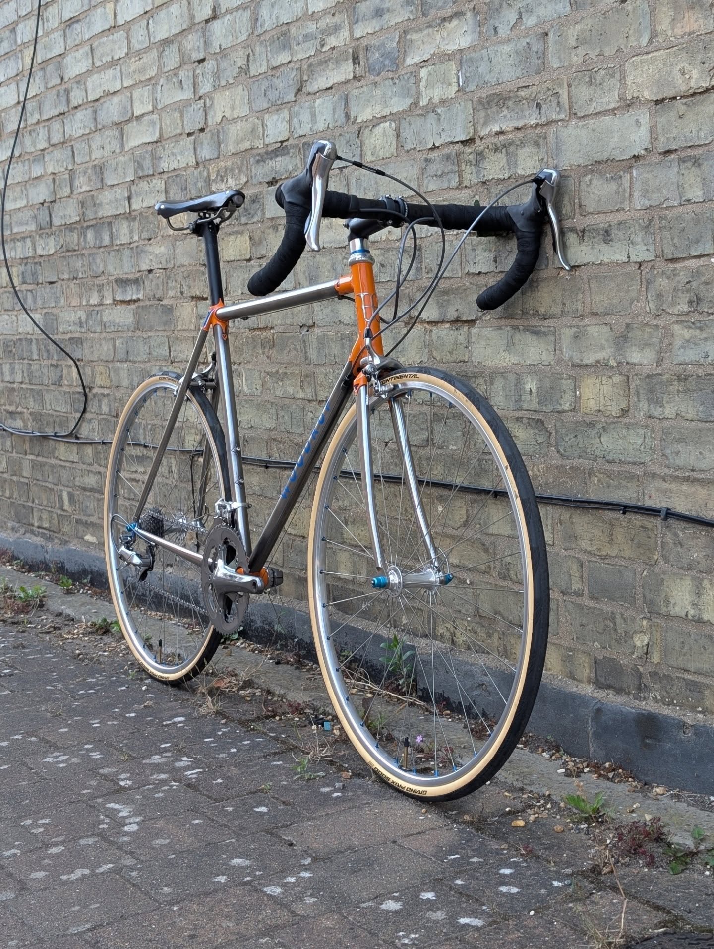Bike For Life ....
@woodrupcycles built this gorgeous frameset for David, we had the pleasure of building the wheels and bike
@chriskingbuzz Hubs on @hplusson TB14 Rims with @simworksusa nipples
@brooksengland Saddle
#roadbike #roadbikes #handbuiltbikes #bicycle