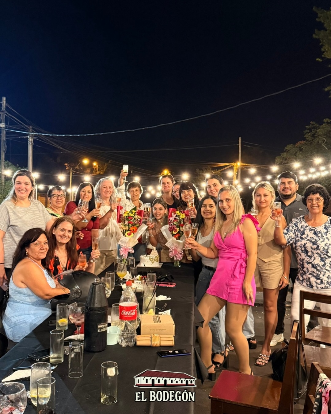 Una noche llena de encuentros y lindos momentos✨
Tuvimos el placer de recibir a las maestras de la escuela N228, que compartieron una hermosa noche y celebraron la jubilación de algunas de ellas.
Gracias por elegirnos para acompañar este momento tan especial. 💛